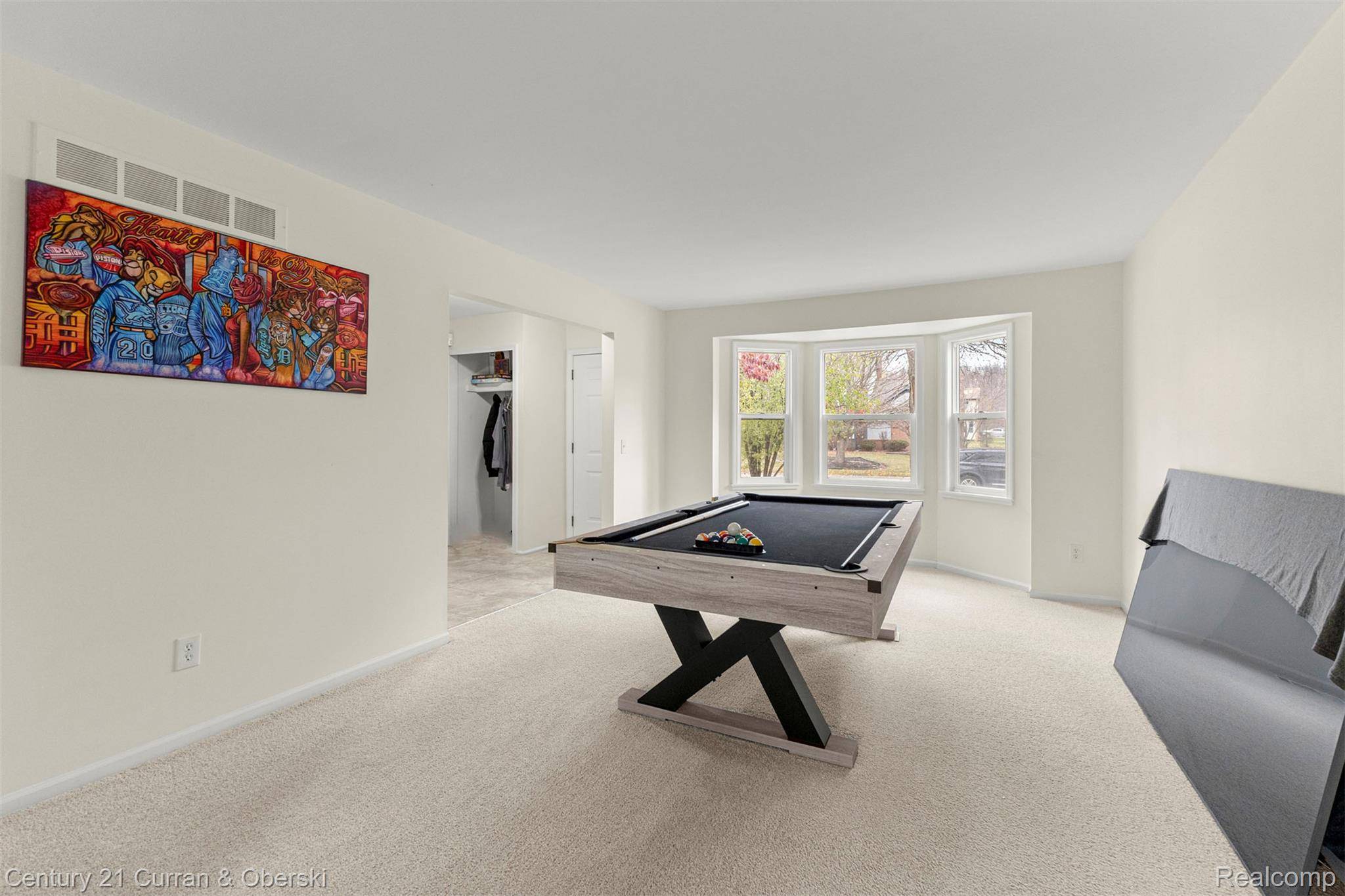 Farmington Hills, MI 48335,37829 Stableview DR