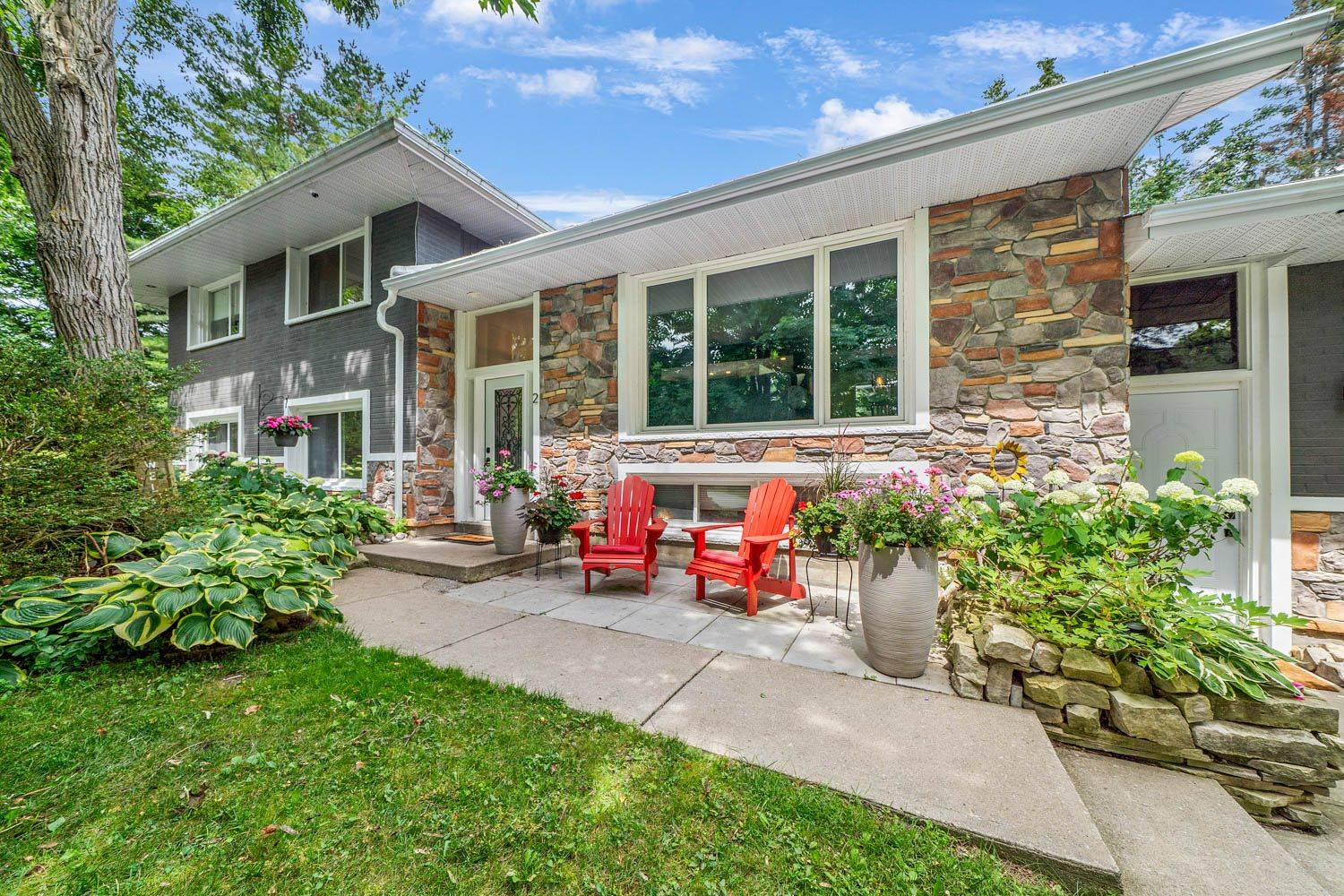 Springwater, ON L0L 1X1,2 Noraline AVE