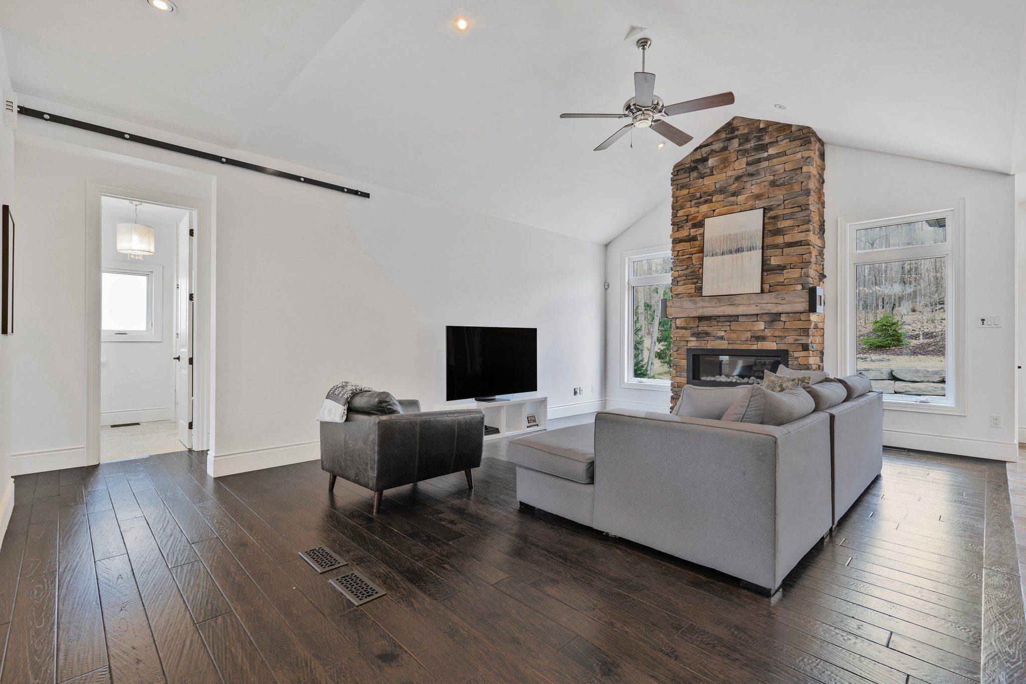 Springwater, ON L0L 1Y3,25 Heron BLVD