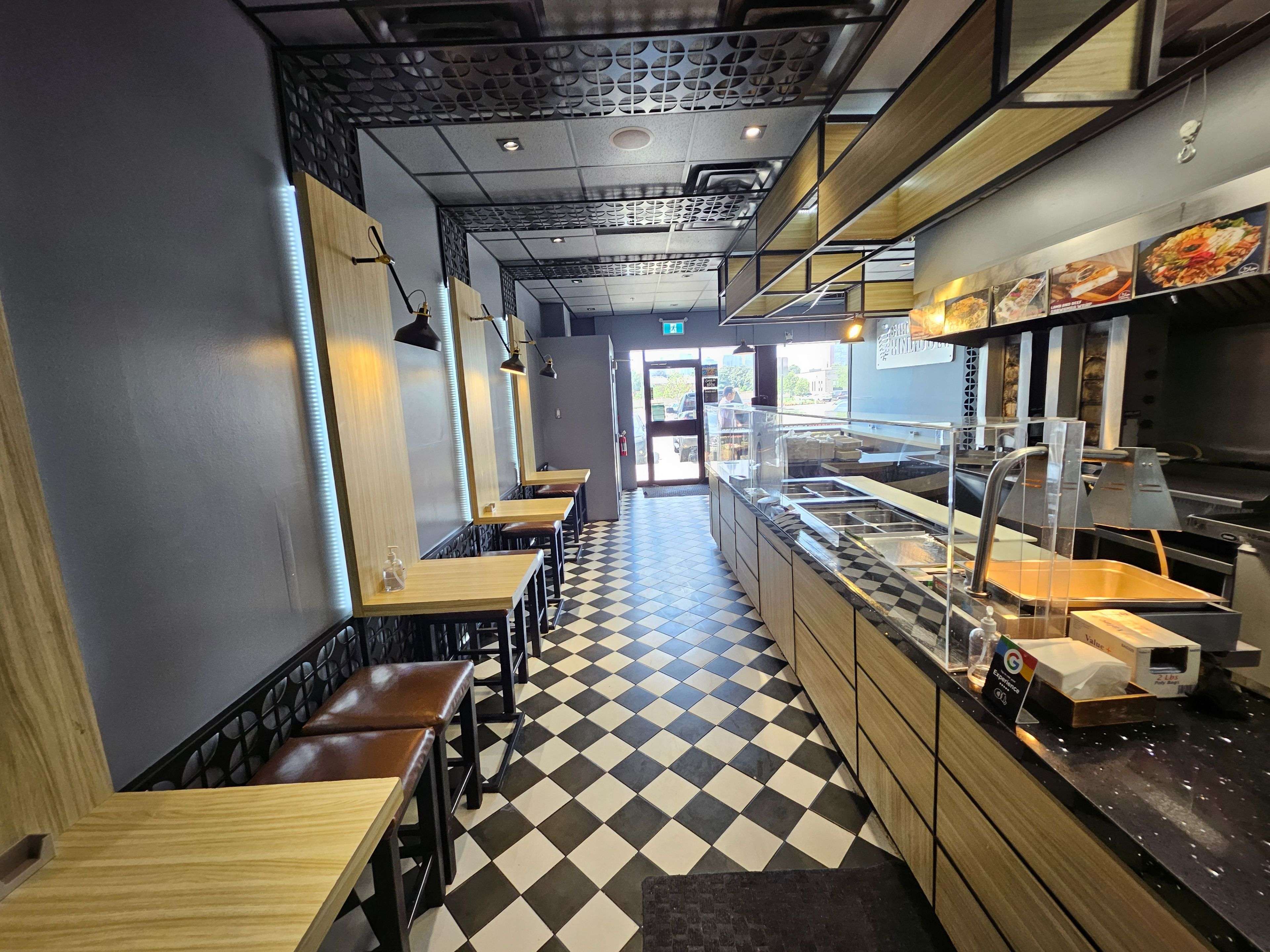 Mississauga, ON L5A 3Y1,377 Burnhamthorpe RD E #4