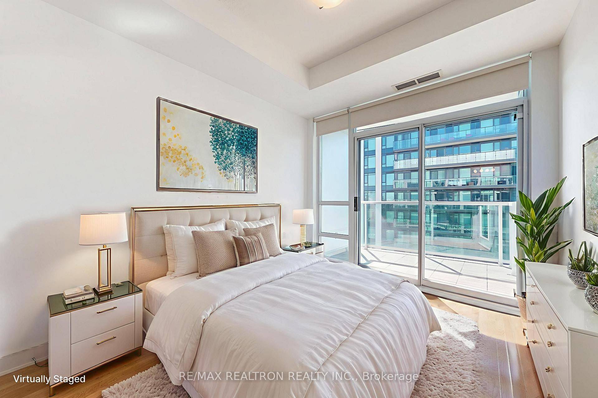 Toronto W01, ON M6S 1A2,1910 Lake Shore BLVD W #LPH01