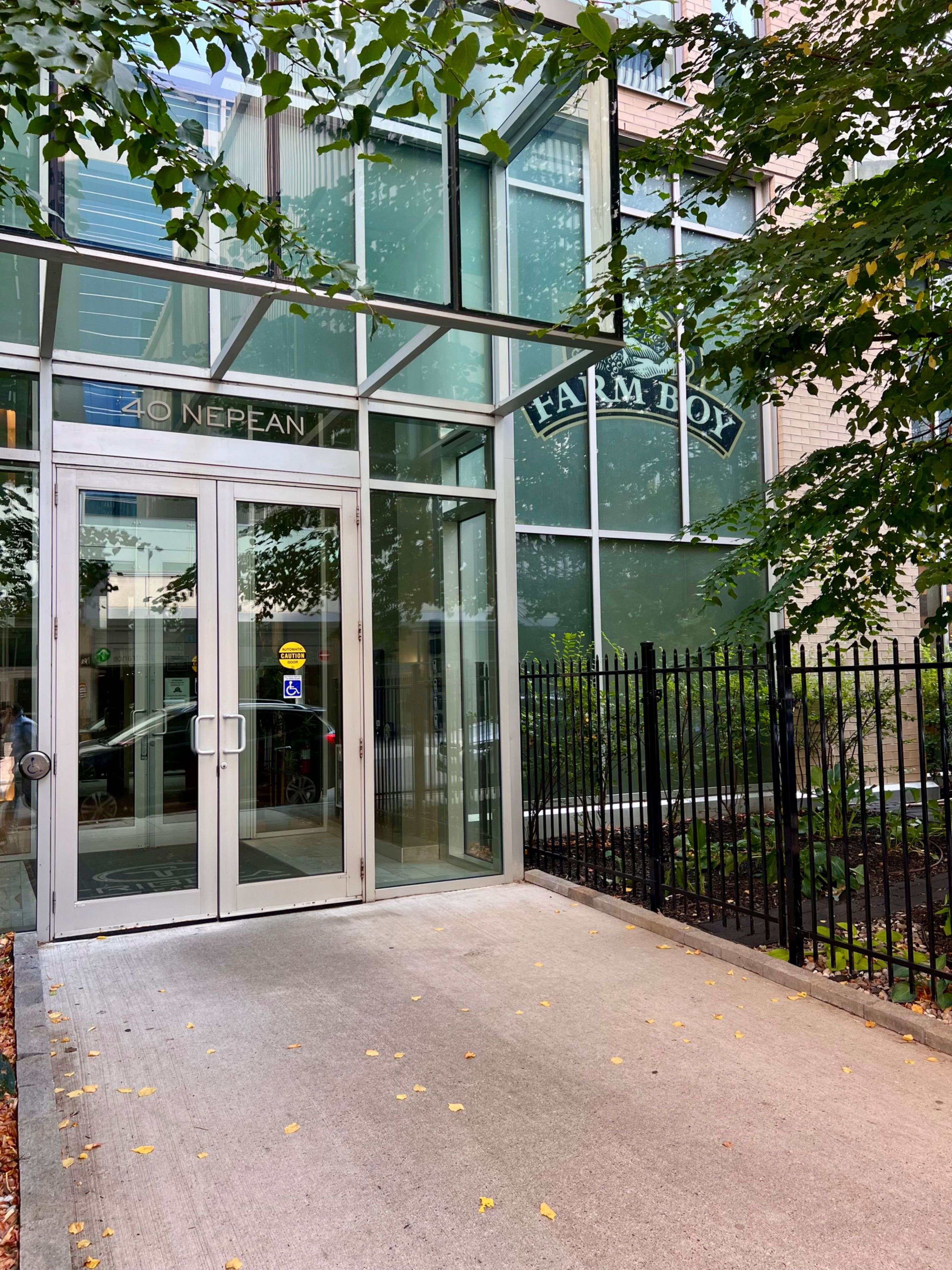 Ottawa Centre, ON K2P 0X5,40 NEPEAN ST #2001