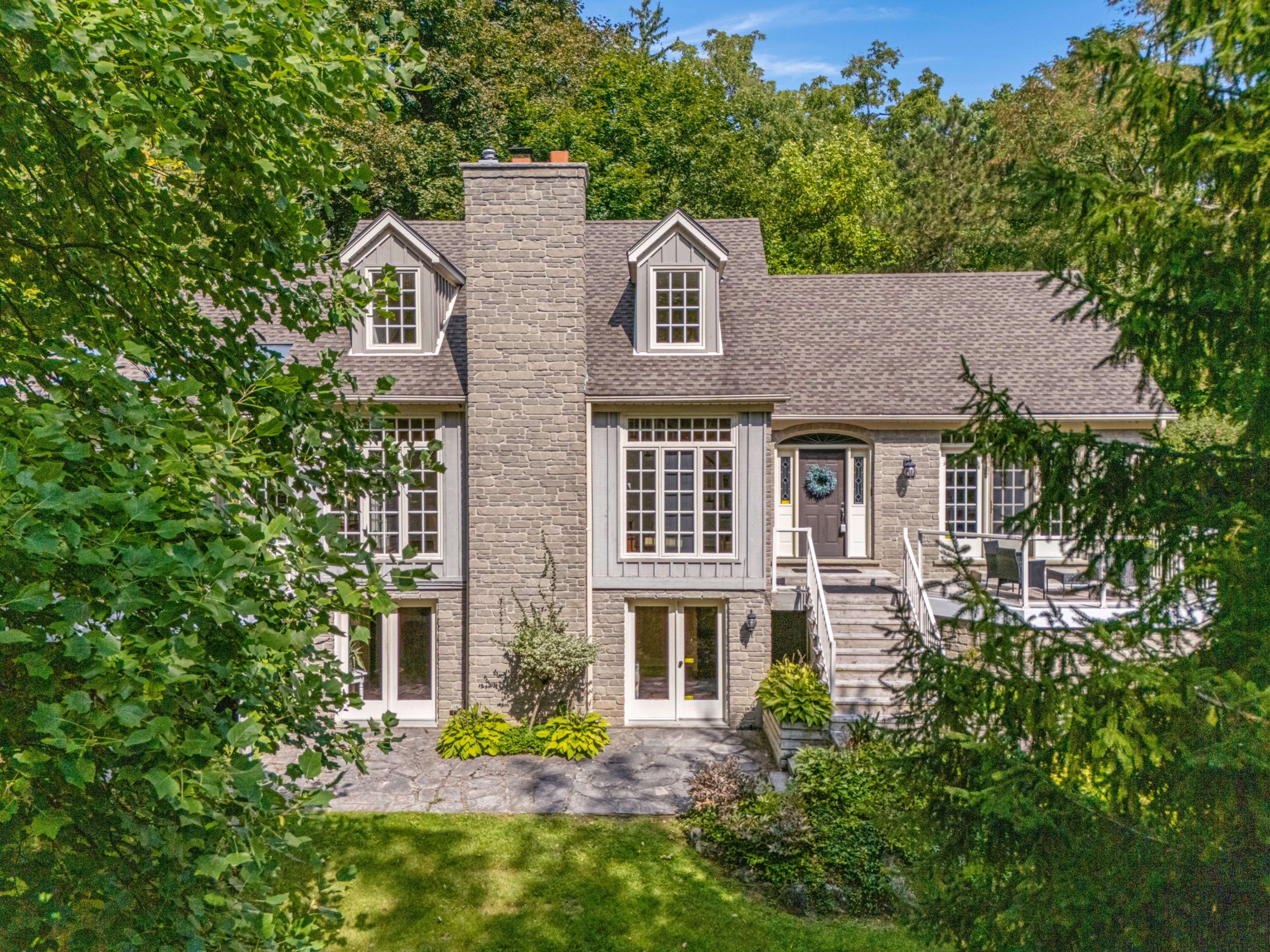 Cambridge, ON N1R 5S5,1298 WEST RIVER RD