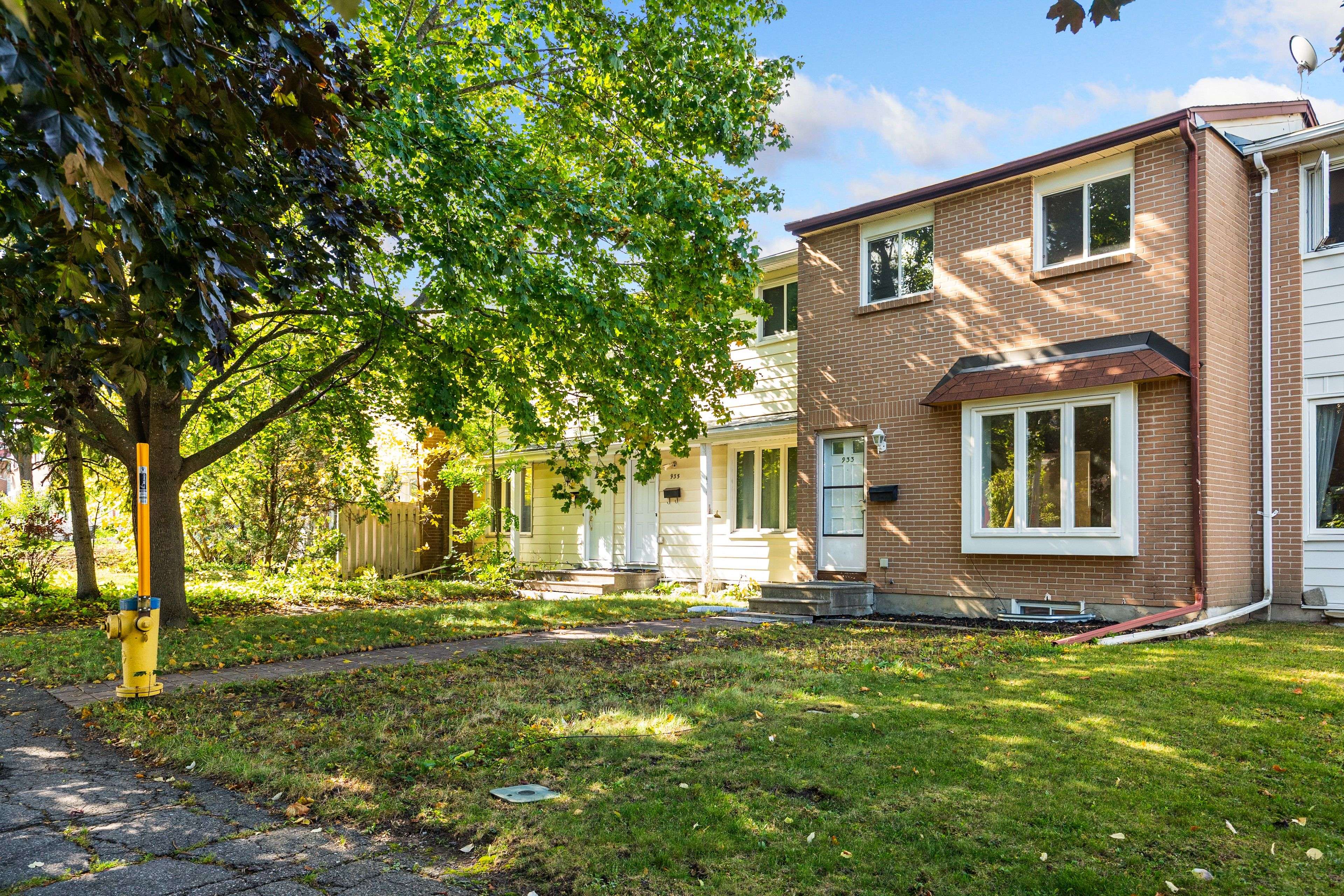 Mooneys Bay - Carleton Heights And Area, ON K2C 0J8,933 Greenbriar AVE