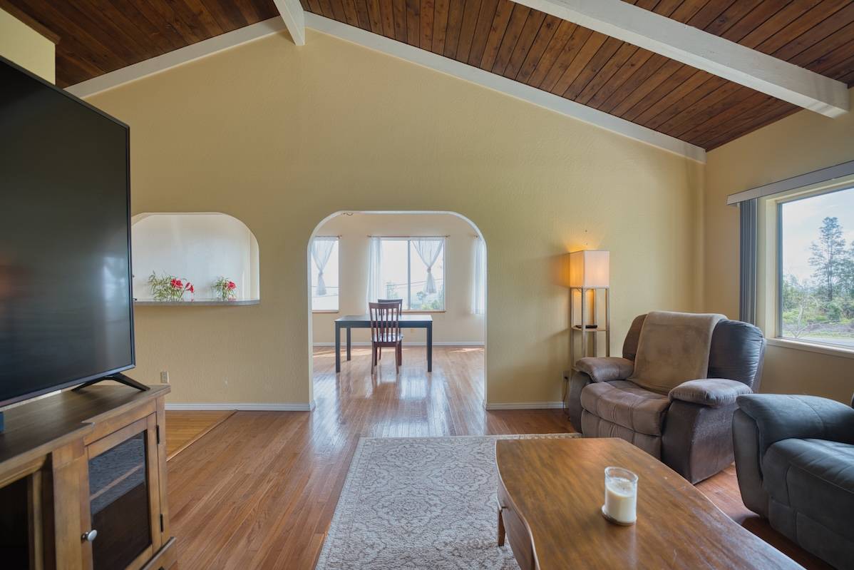 Hilo, HI 96720,25-5 UA NAHELE ST