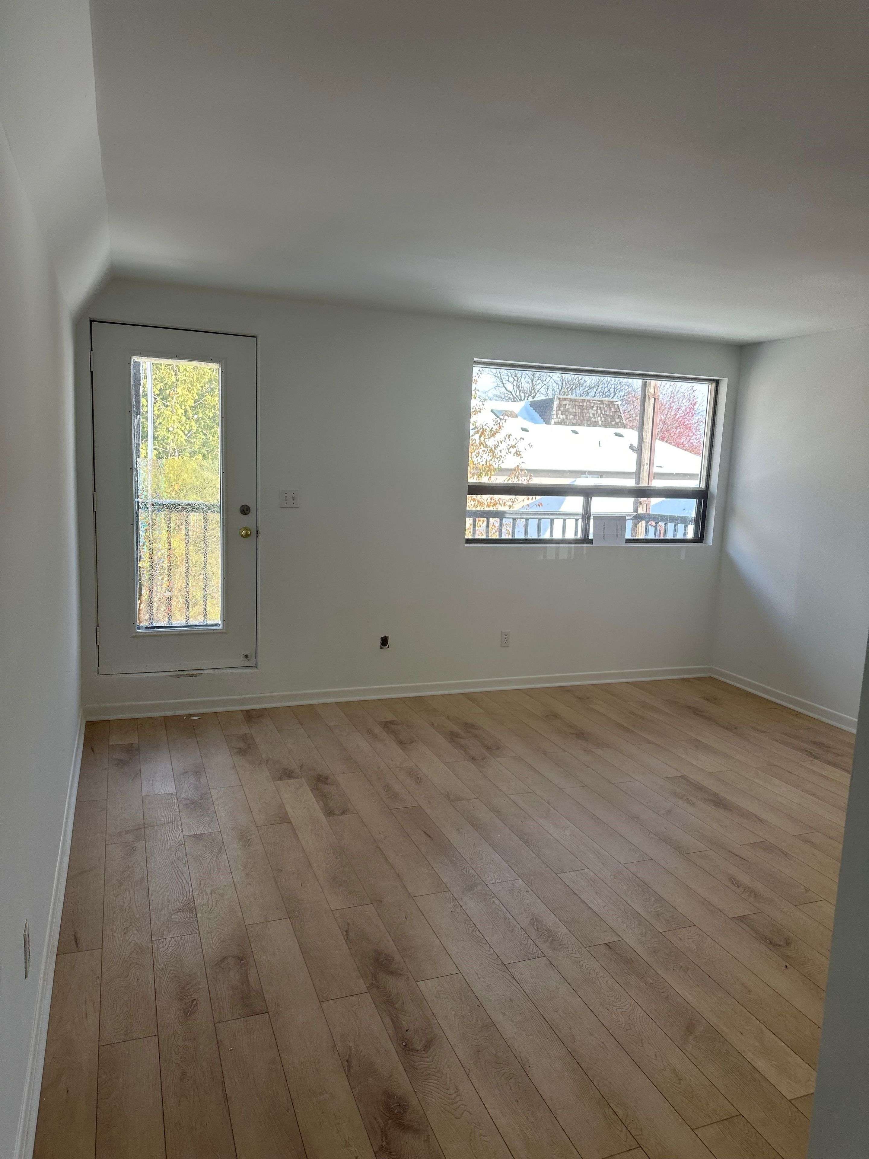 Toronto C04, ON M5M 3Z9,1899 Avenue RD #101-(2nd Floor)