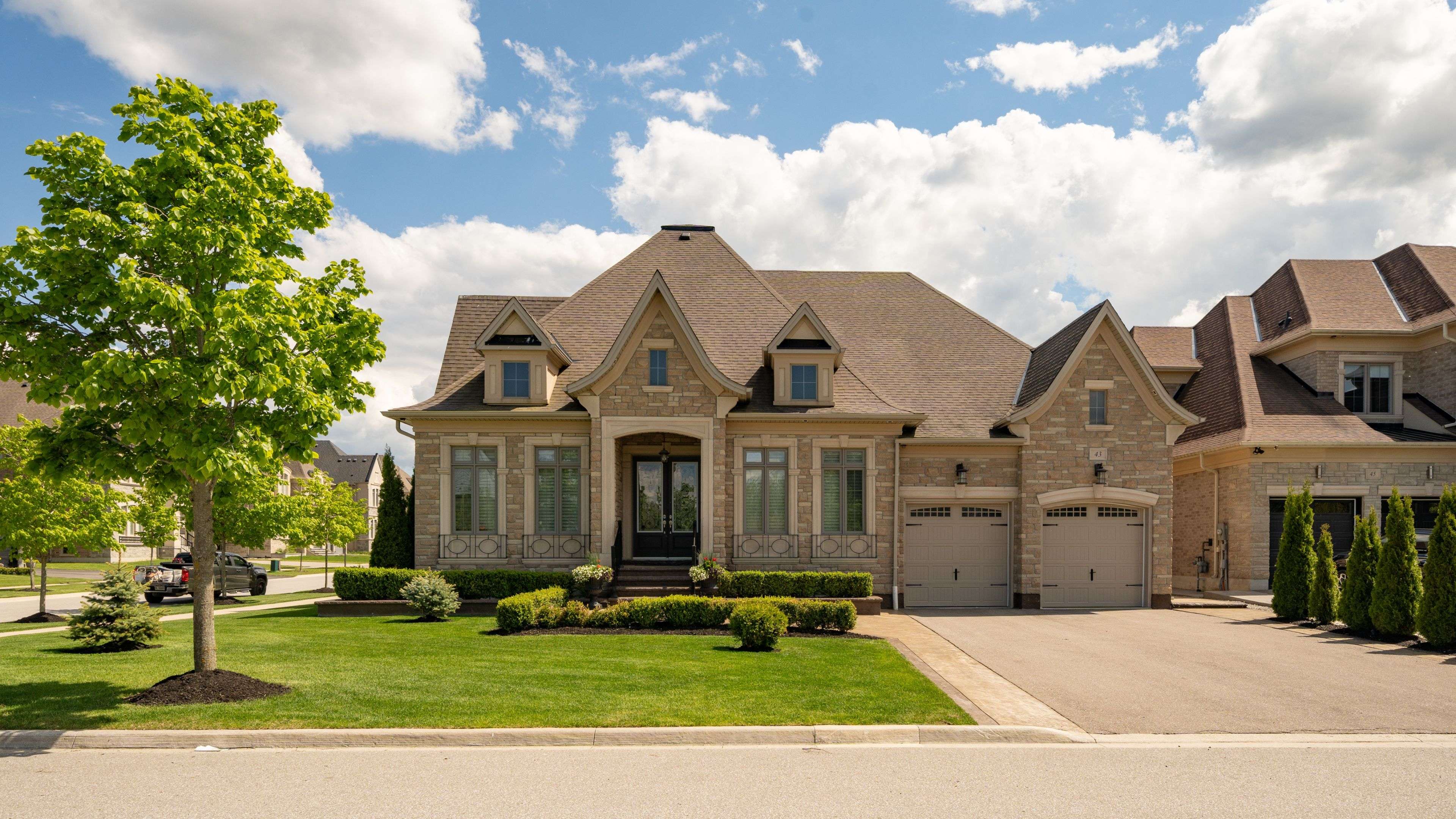 King, ON L7B 0M8,43 James Stokes CT