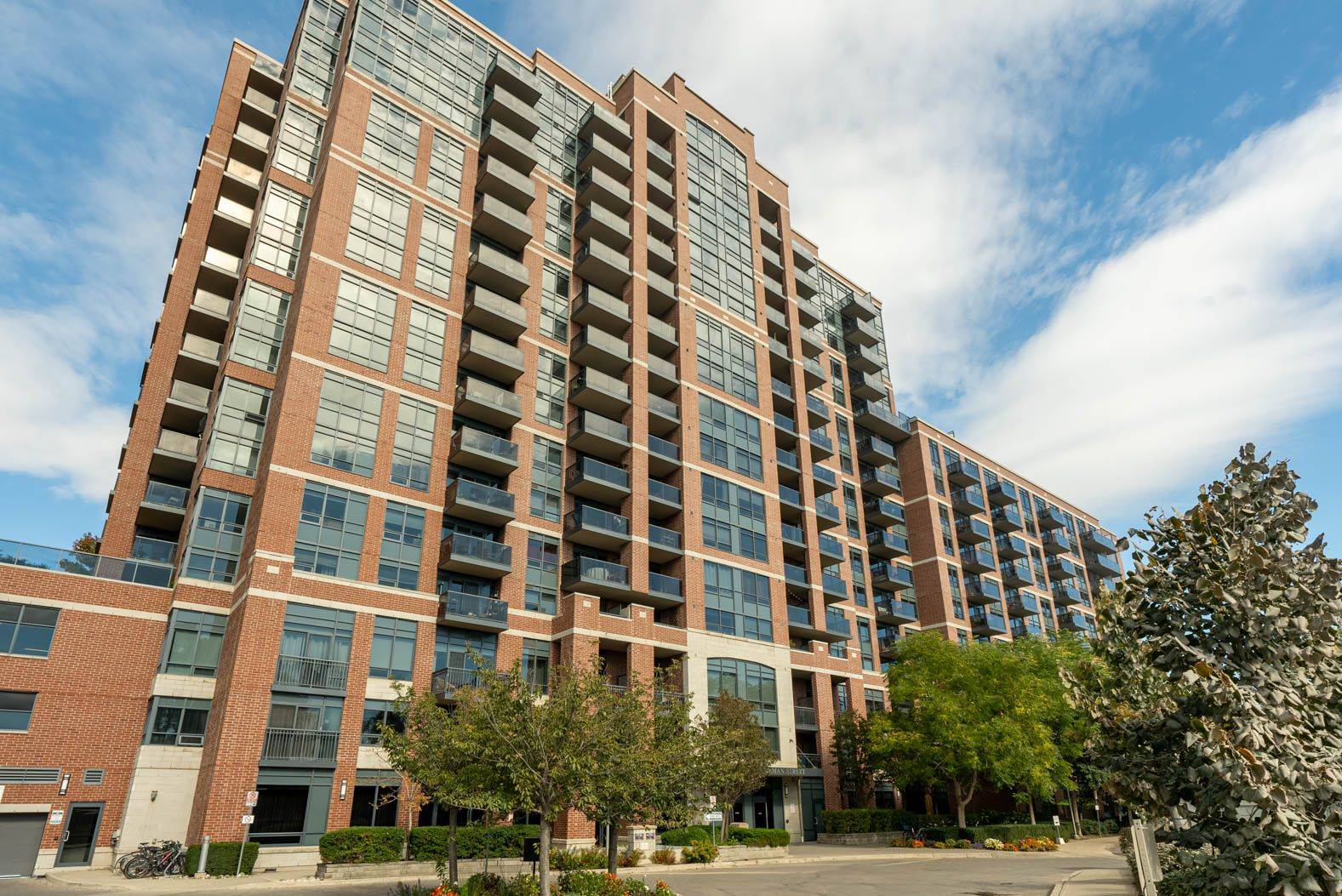 Toronto W02, ON M6P 5A2,61 Heintzman ST #107