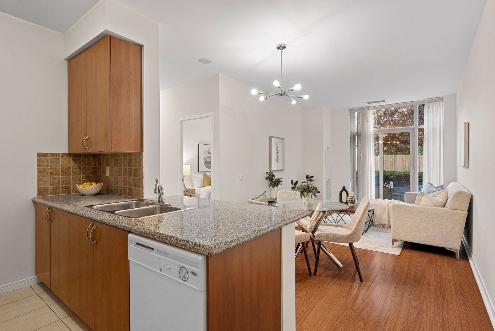 Toronto W02, ON M6P 5A2,61 Heintzman ST #107