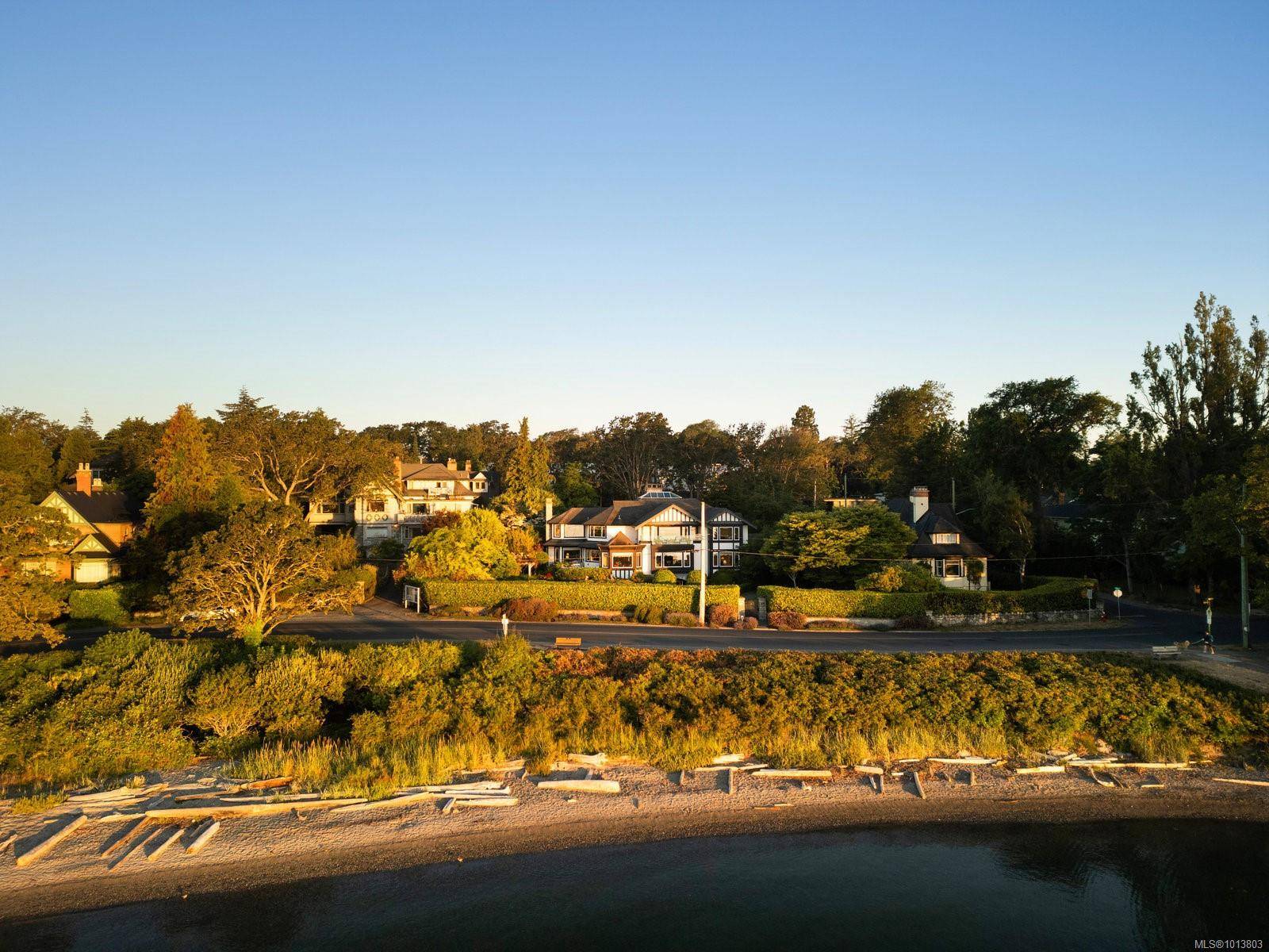 Oak Bay, BC V8R 6H8,1580 Beach Dr