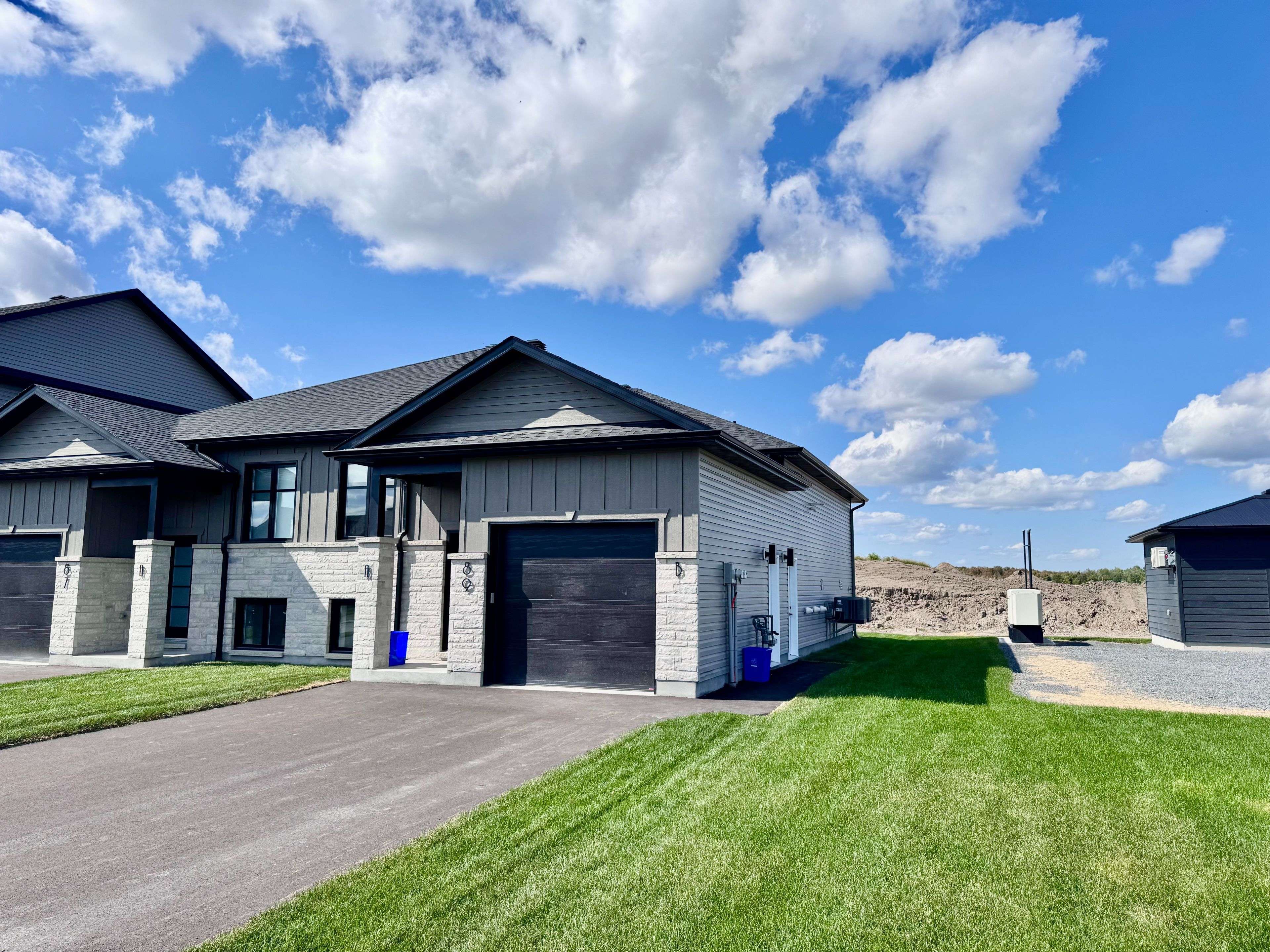 North Stormont, ON K0A 1R0,89 Helen ST #B