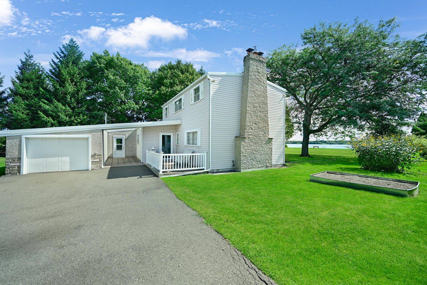 Edwardsburgh/cardinal, ON K0E 1E0,401 County Road 2 RD