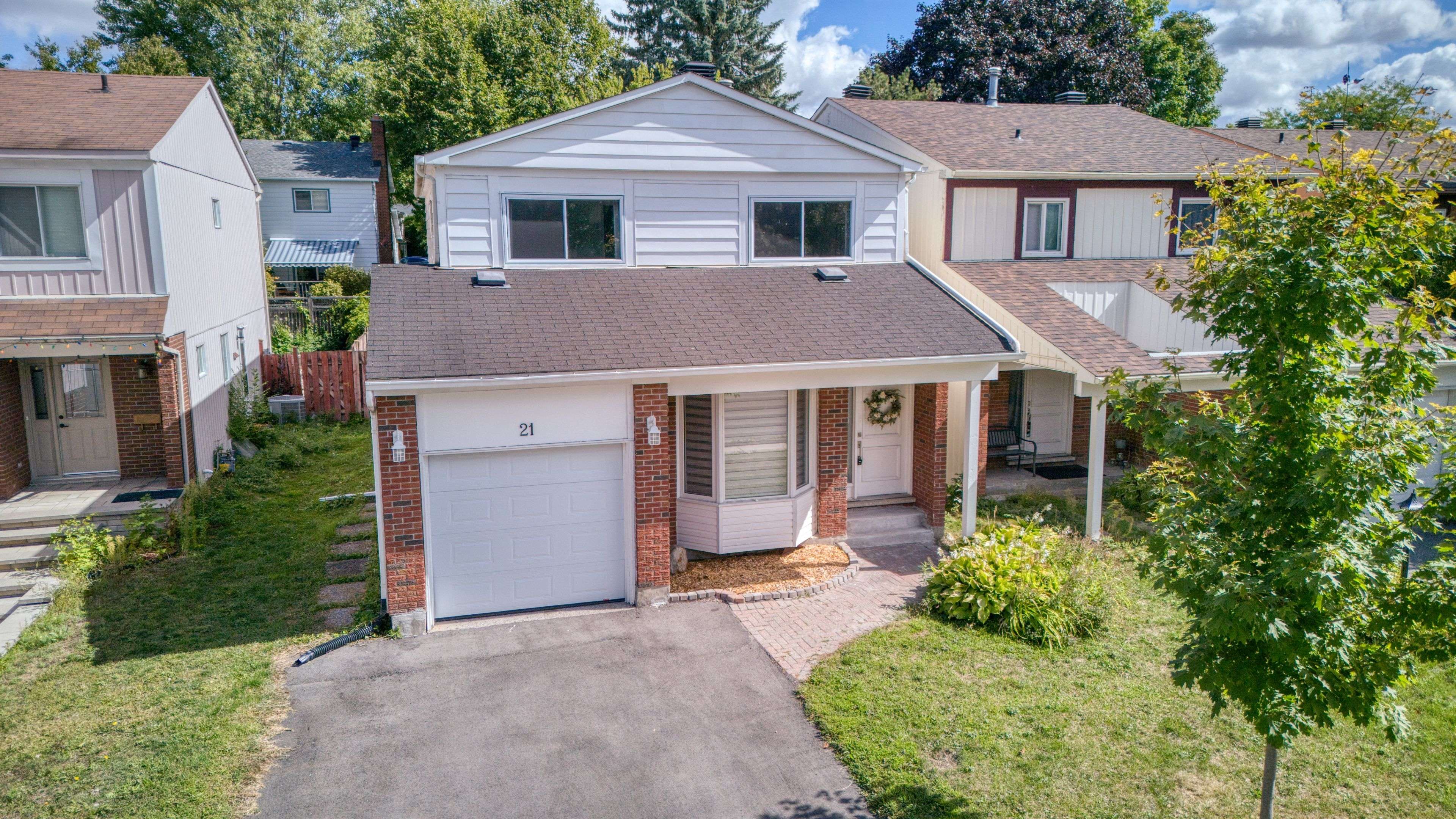 Kanata, ON K2M 1B8,21 Equestrian DR