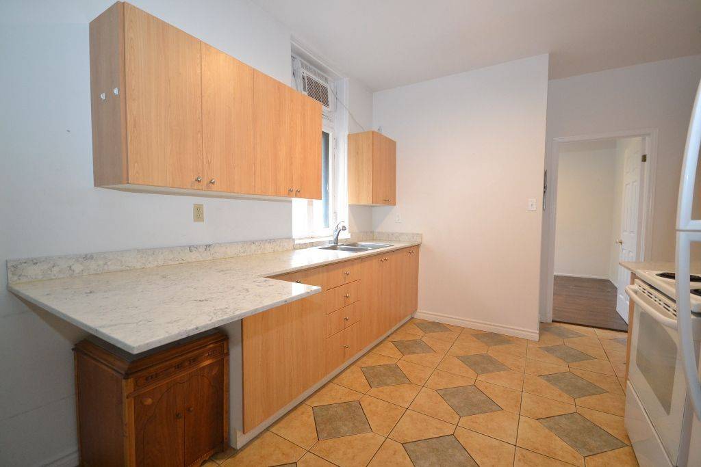 Lower Town - Sandy Hill, ON K1N 8E6,17 Marlborough AVE #101