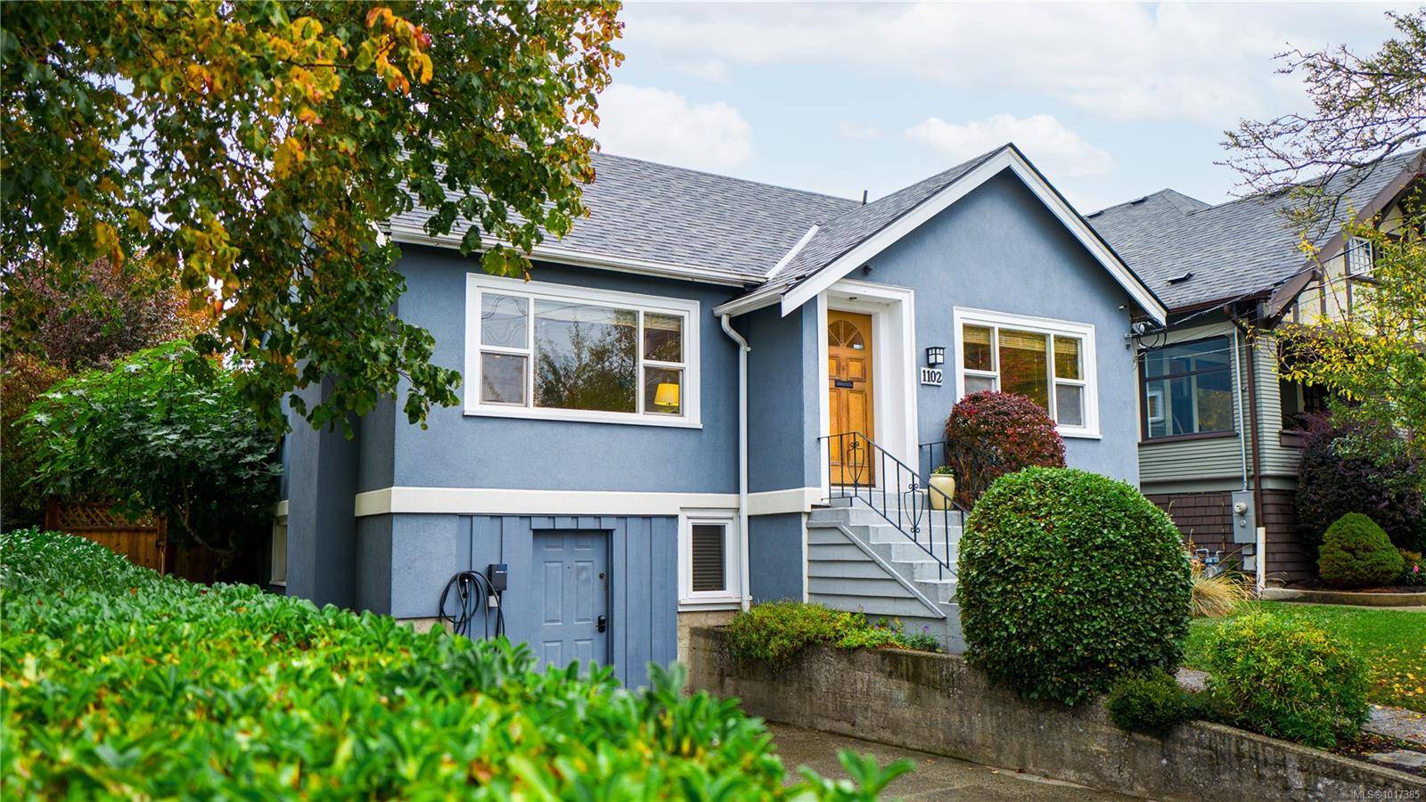 Victoria, BC V8T 2H4,1102 Vista Hts