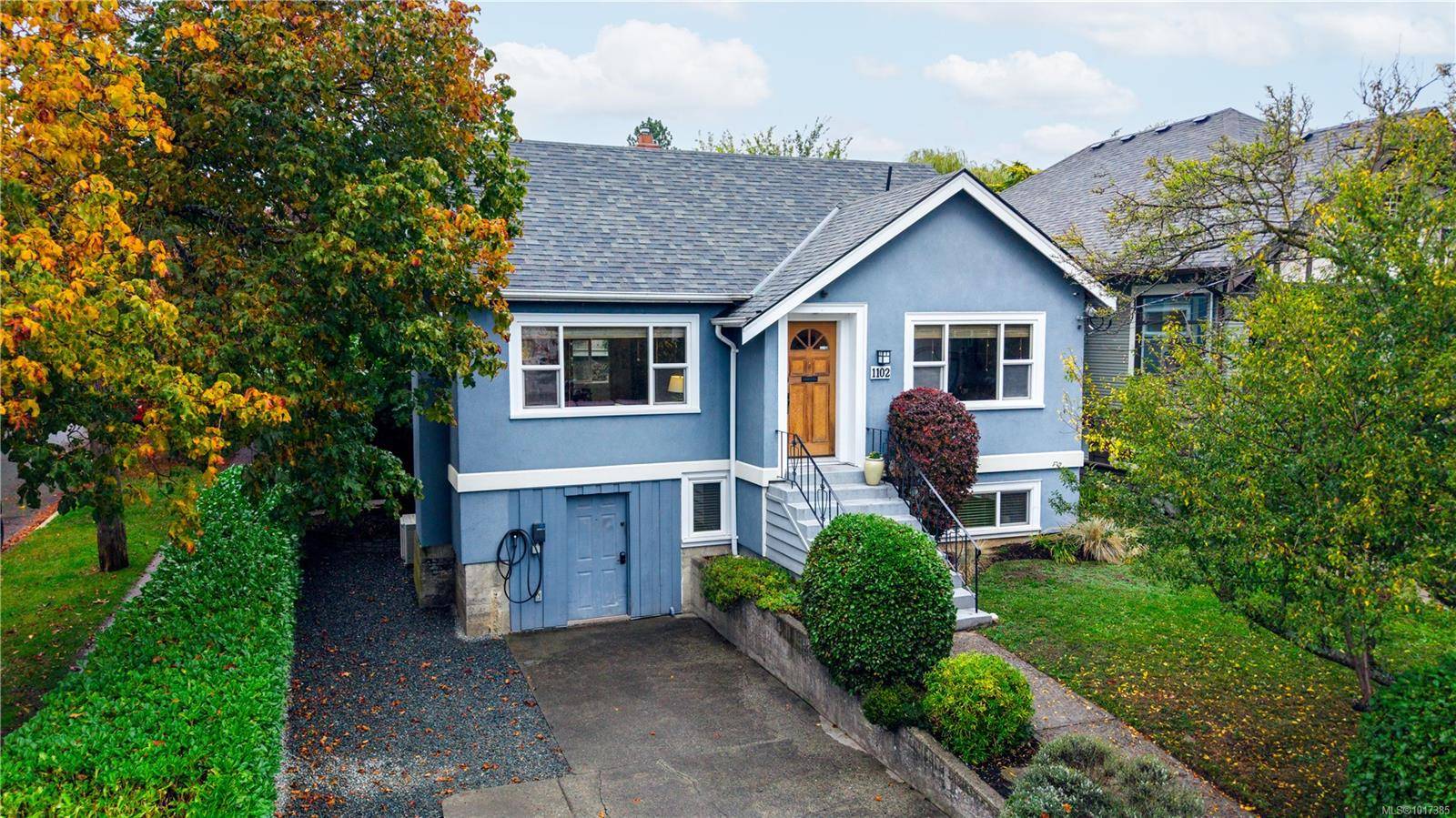 Victoria, BC V8T 2H4,1102 Vista Hts