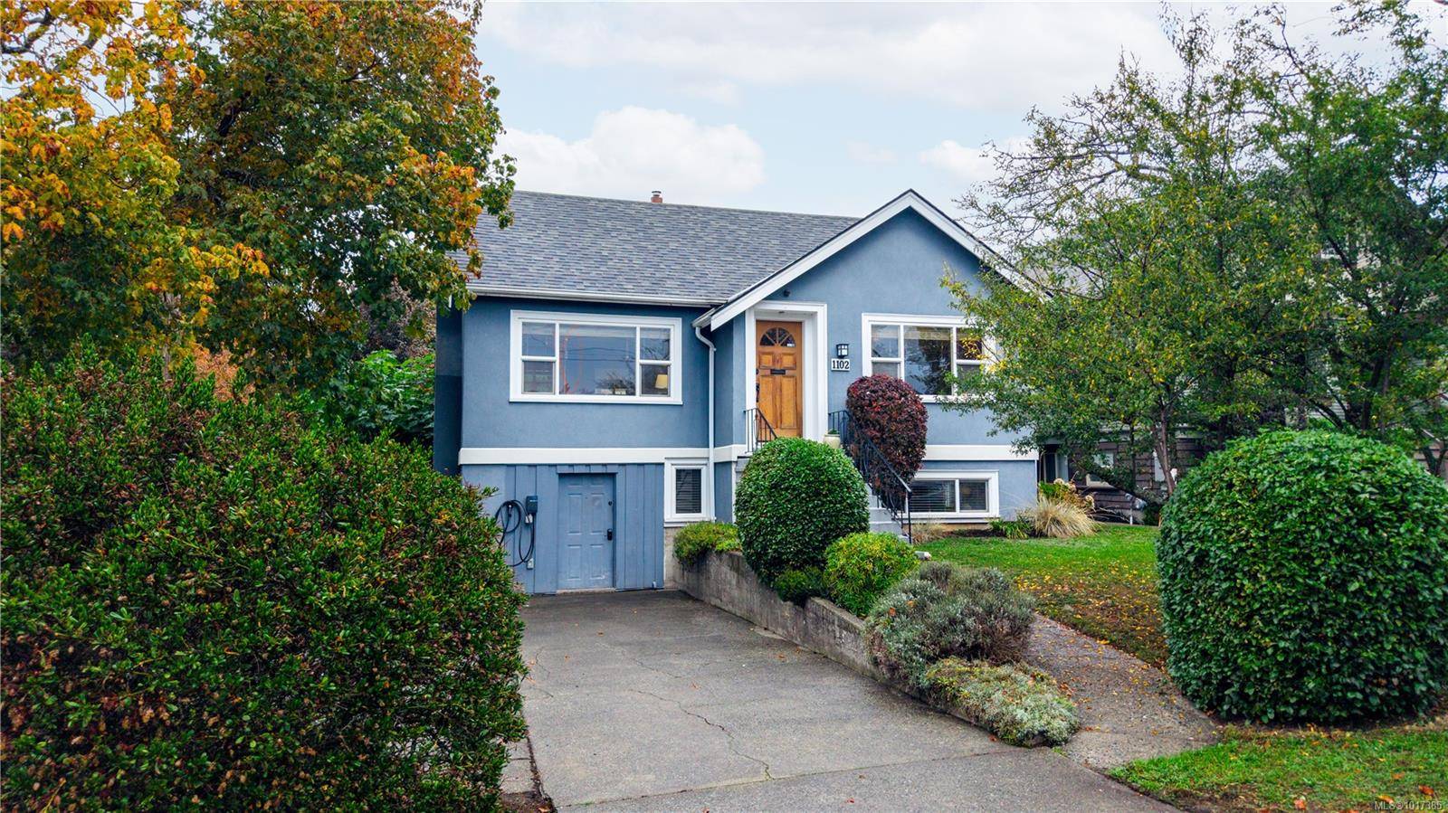 Victoria, BC V8T 2H4,1102 Vista Hts