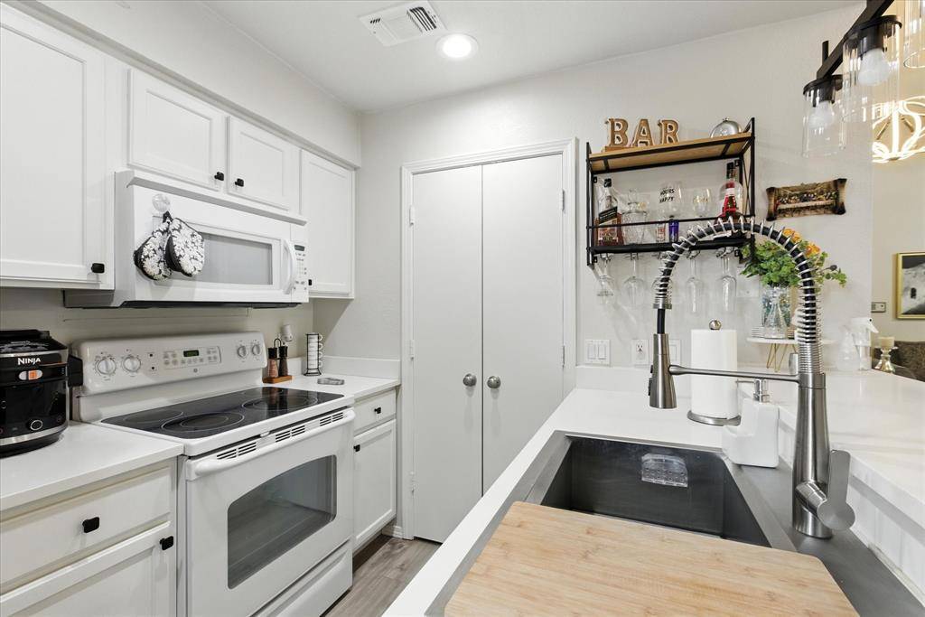 Fort Worth, TX 76120,1463 Meadowood Village Drive