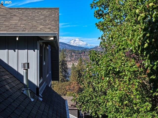 Hood River, OR 97031,1806 COLUMBIA ST