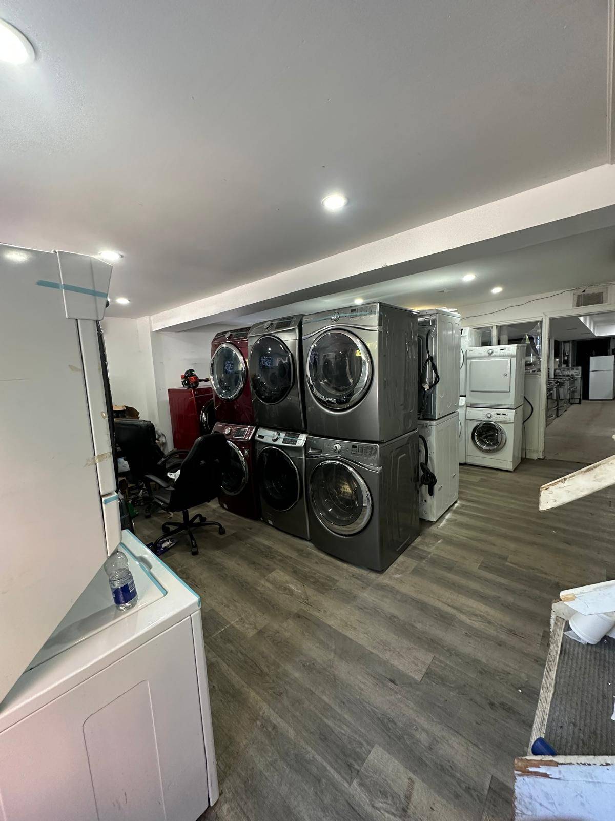 Hamilton, ON L8S 3M6,37 Glen RD