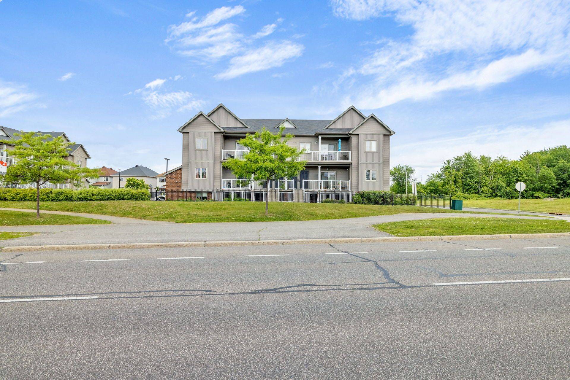 Orleans - Cumberland And Area, ON K4A 0X8,44 Sternes Private #4