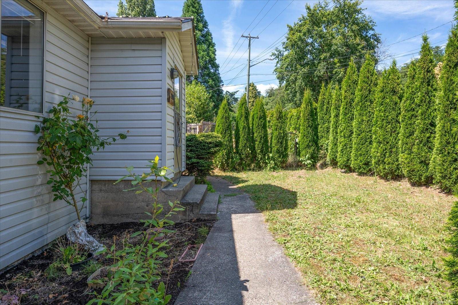 Nanaimo, BC V9R 2C1,369 Pine St