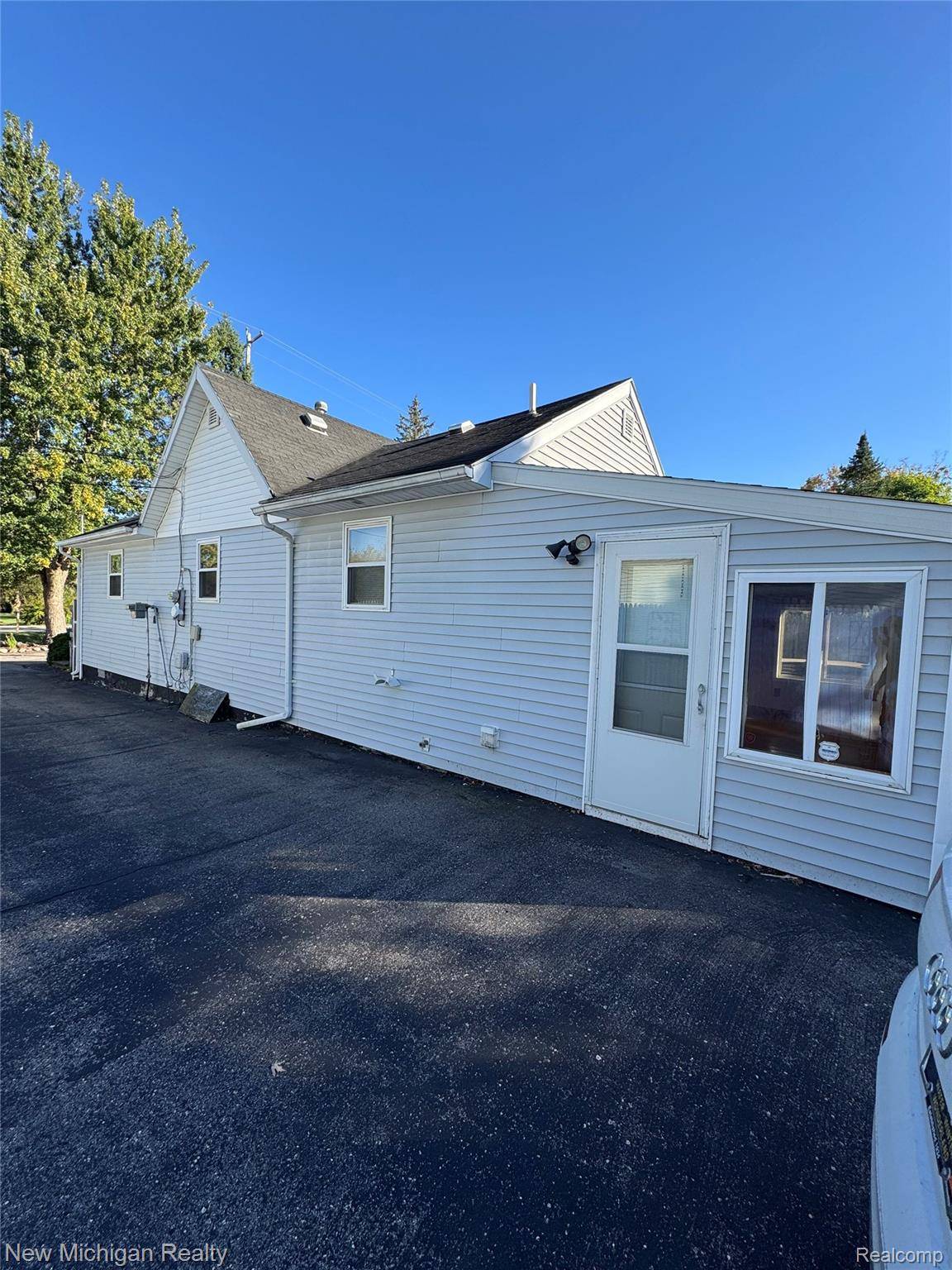 Burton, MI 48509,1238 S Genesee RD