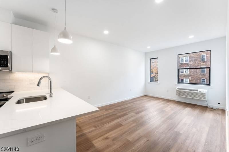 East Orange City, NJ 07018,25 Freeway Dr #309