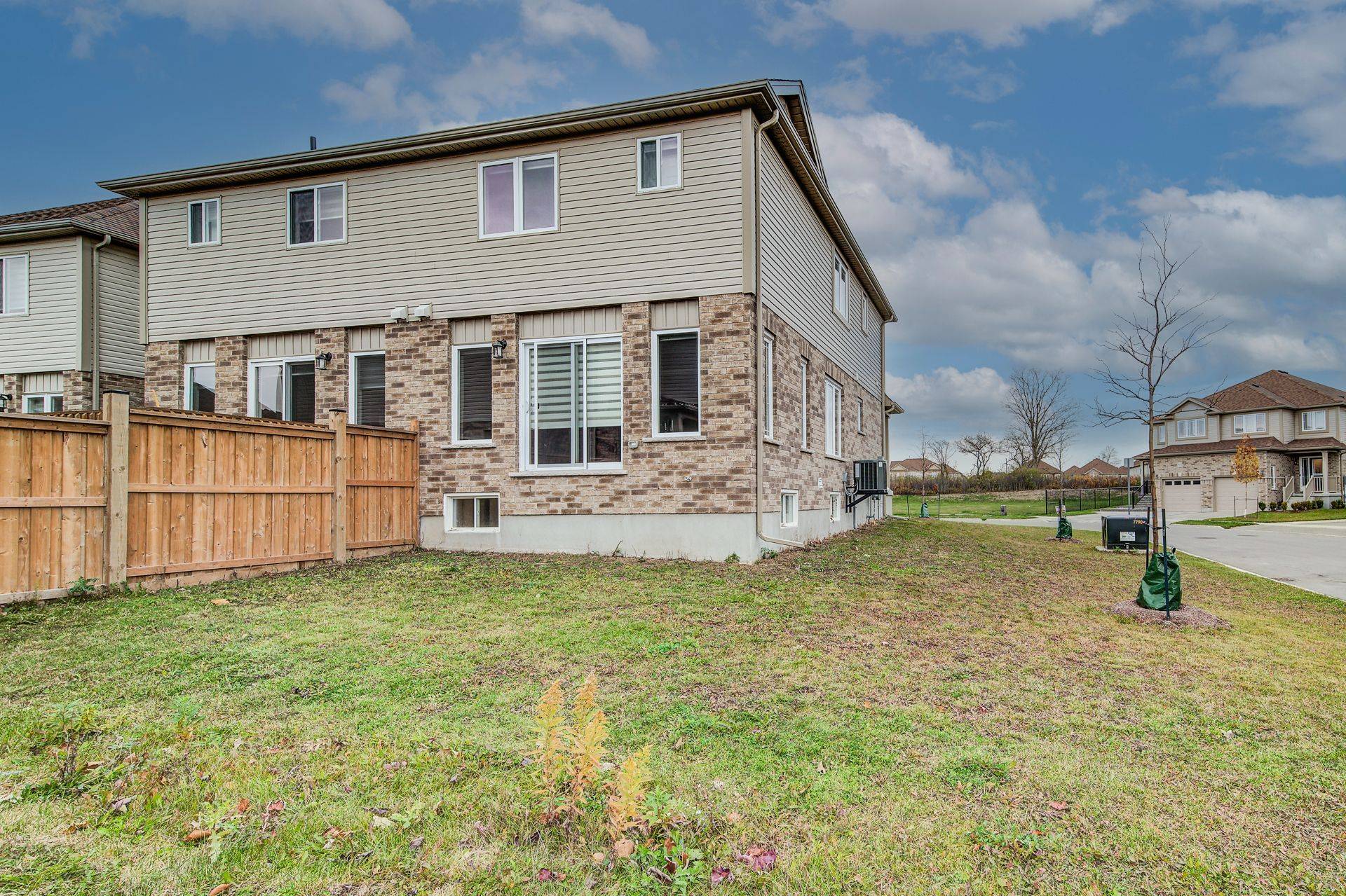 Guelph, ON N1G 0G7,77 John Brabson CRES