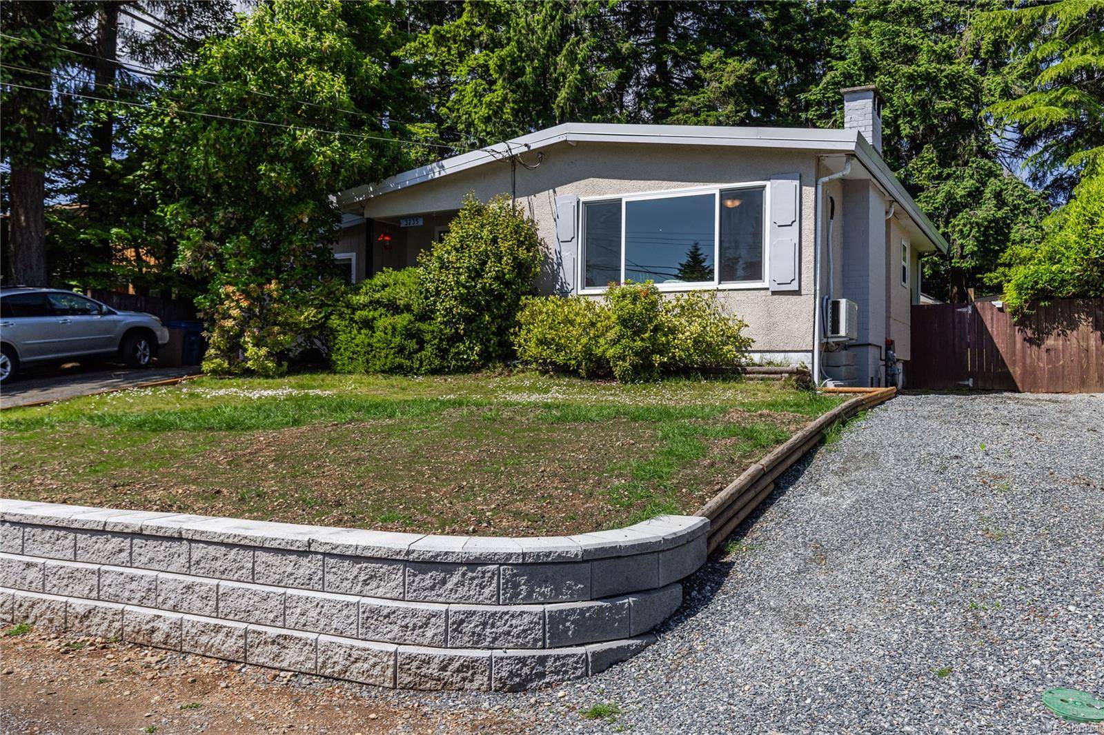 Nanaimo, BC V9T 2T2,3235 Uplands Dr