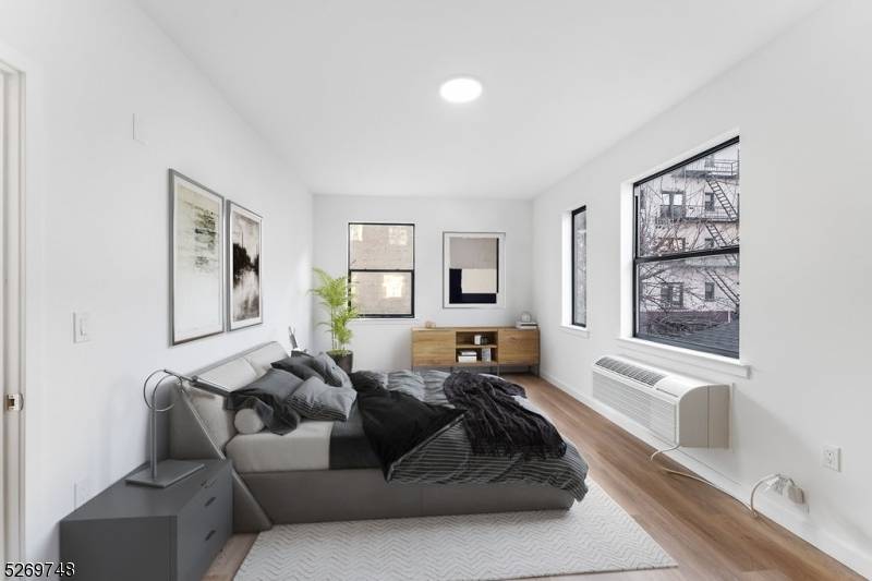 East Orange City, NJ 07018,25 Freeway Dr #306