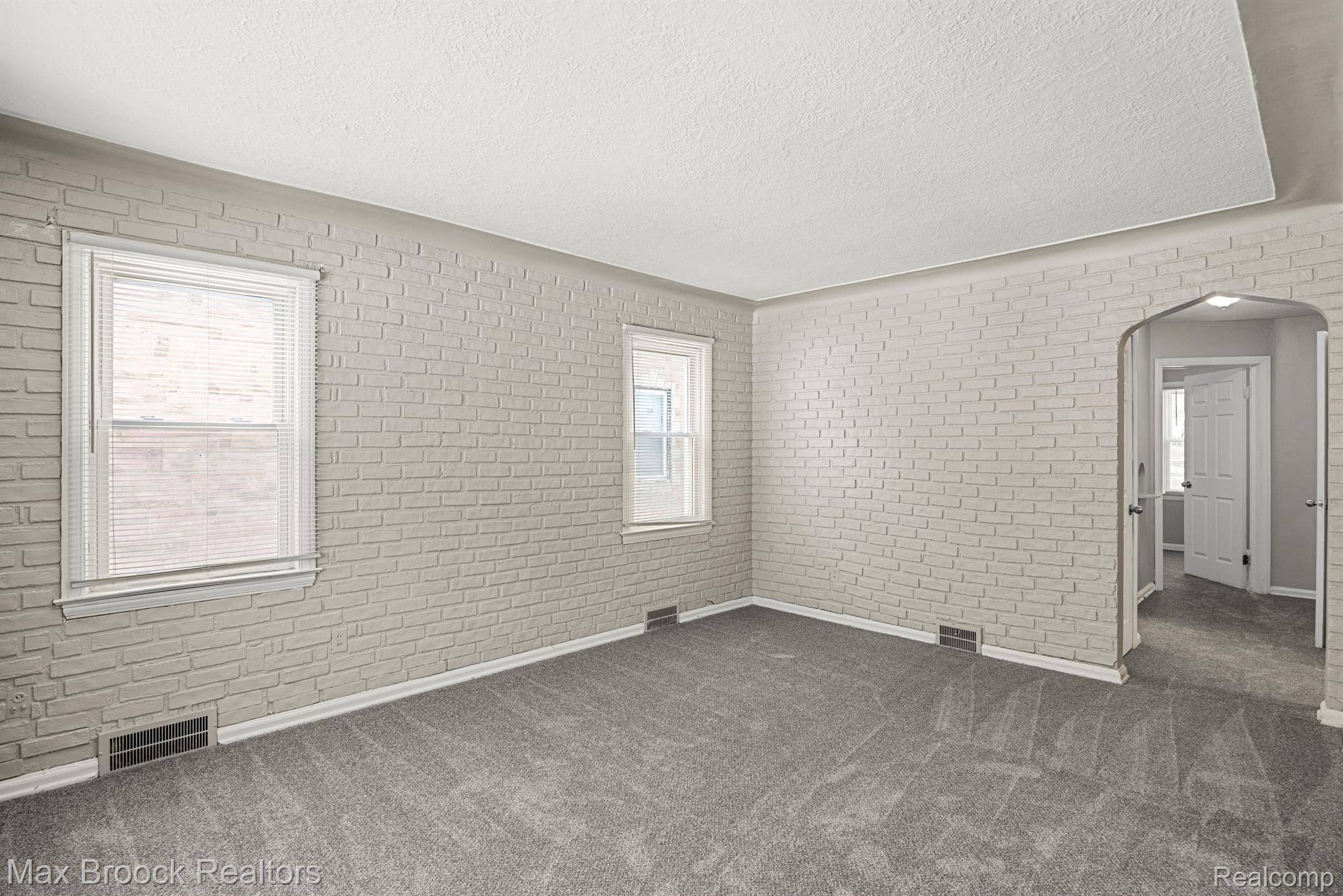 Detroit, MI 48219,18450 KENTFIELD ST