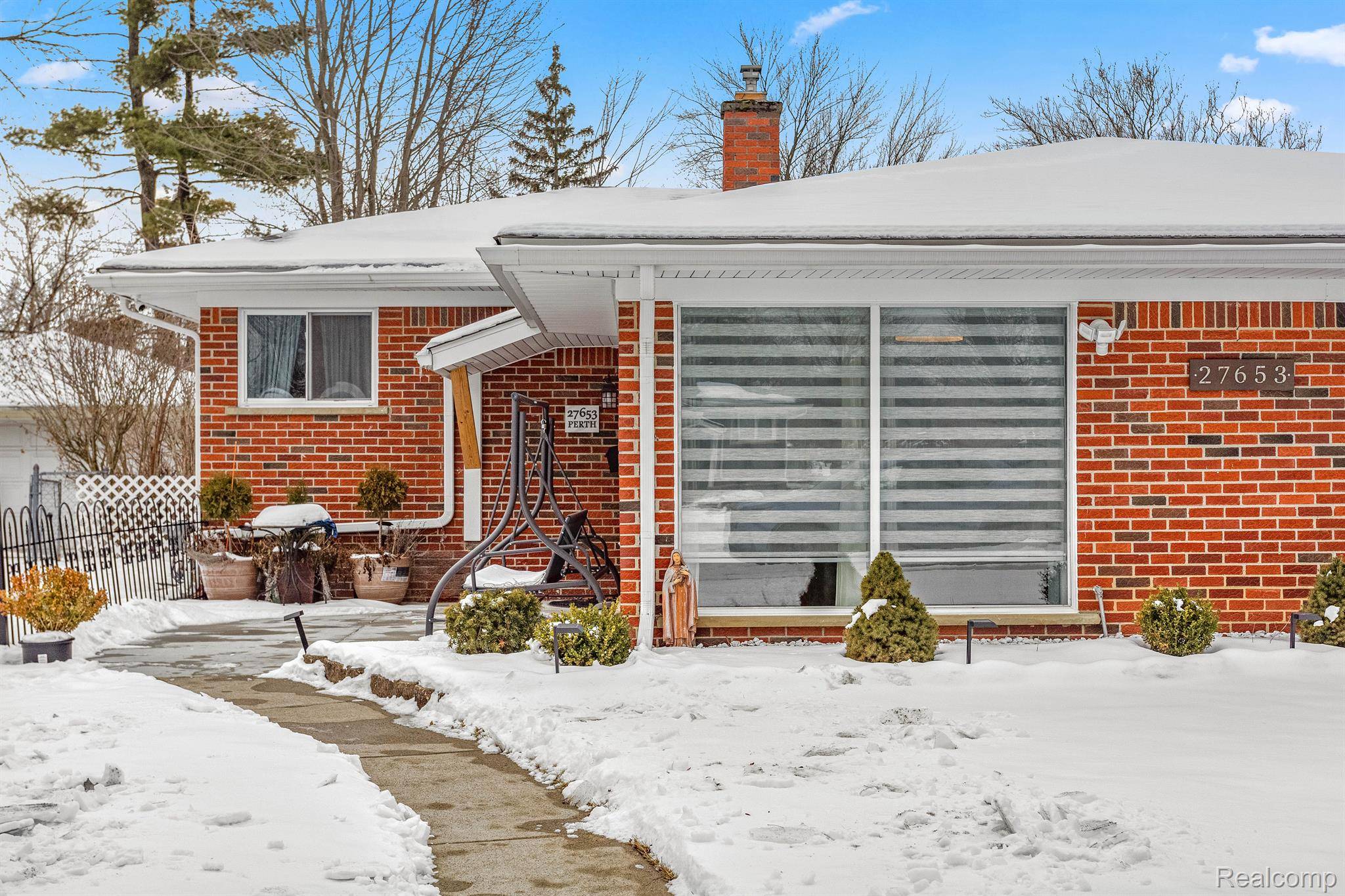 Livonia, MI 48154,27653 PERTH ST