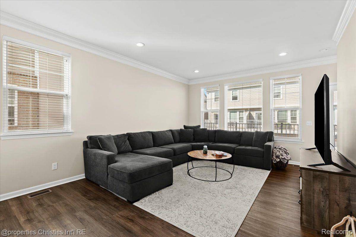 Wixom, MI 48393,3289 CHAMBERS W