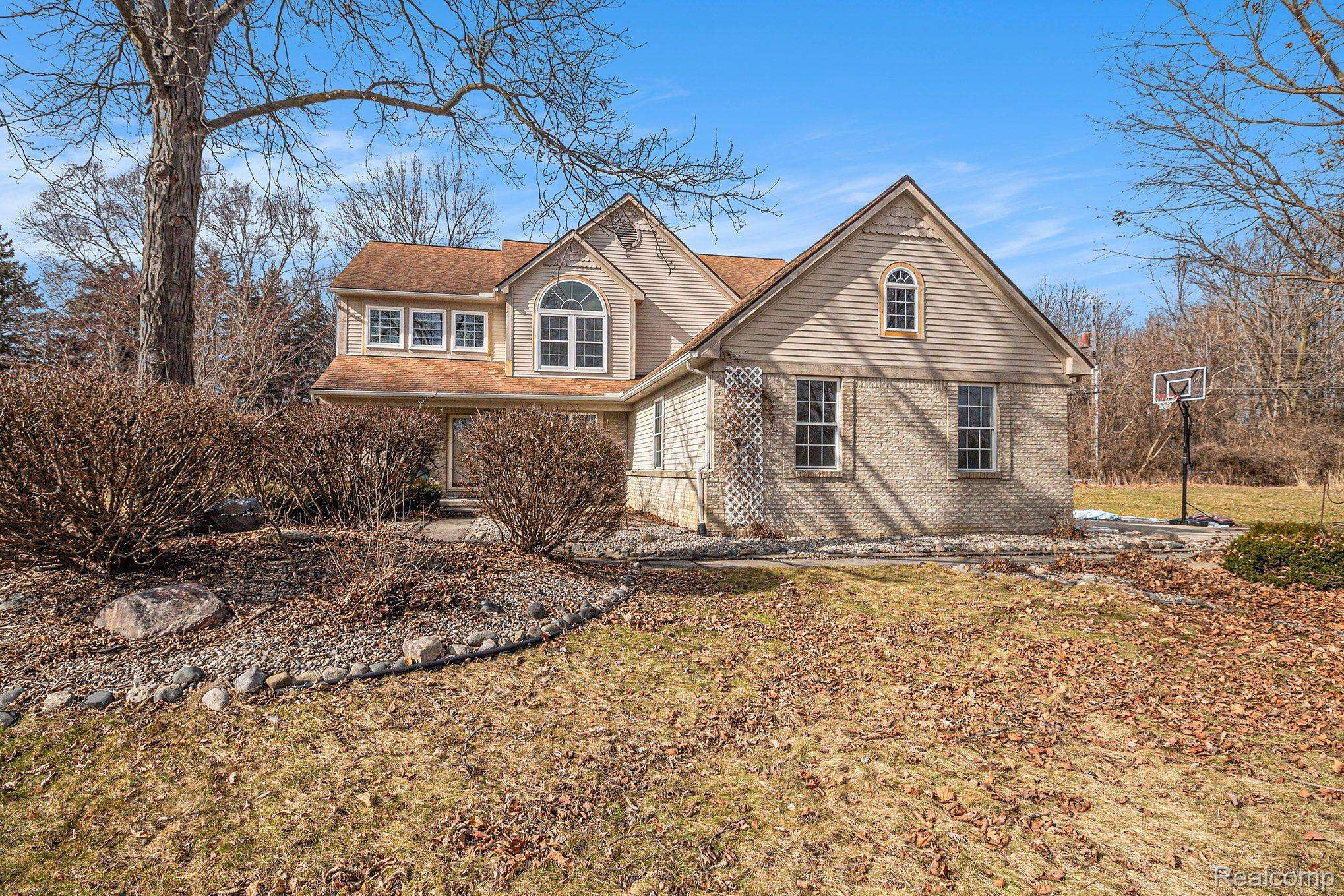 Wixom, MI 48393,2091 PALMER DR