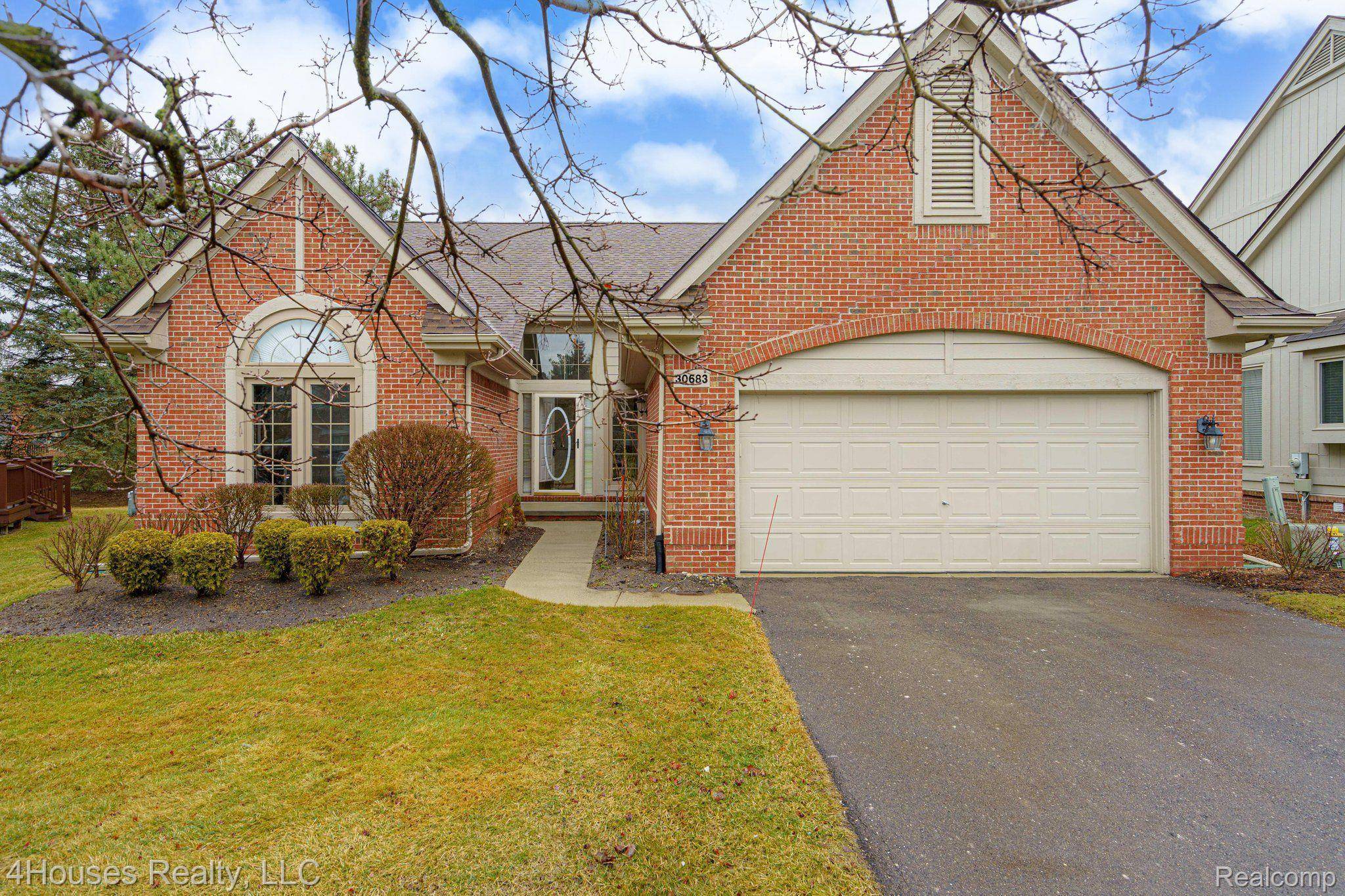 Farmington Hills, MI 48331,30683 TANGLEWOOD TRL