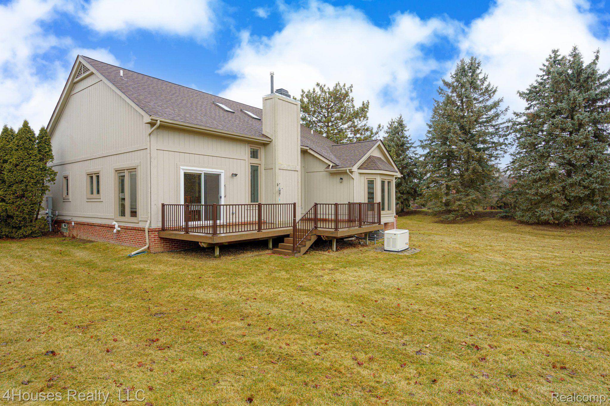 Farmington Hills, MI 48331,30683 TANGLEWOOD TRL