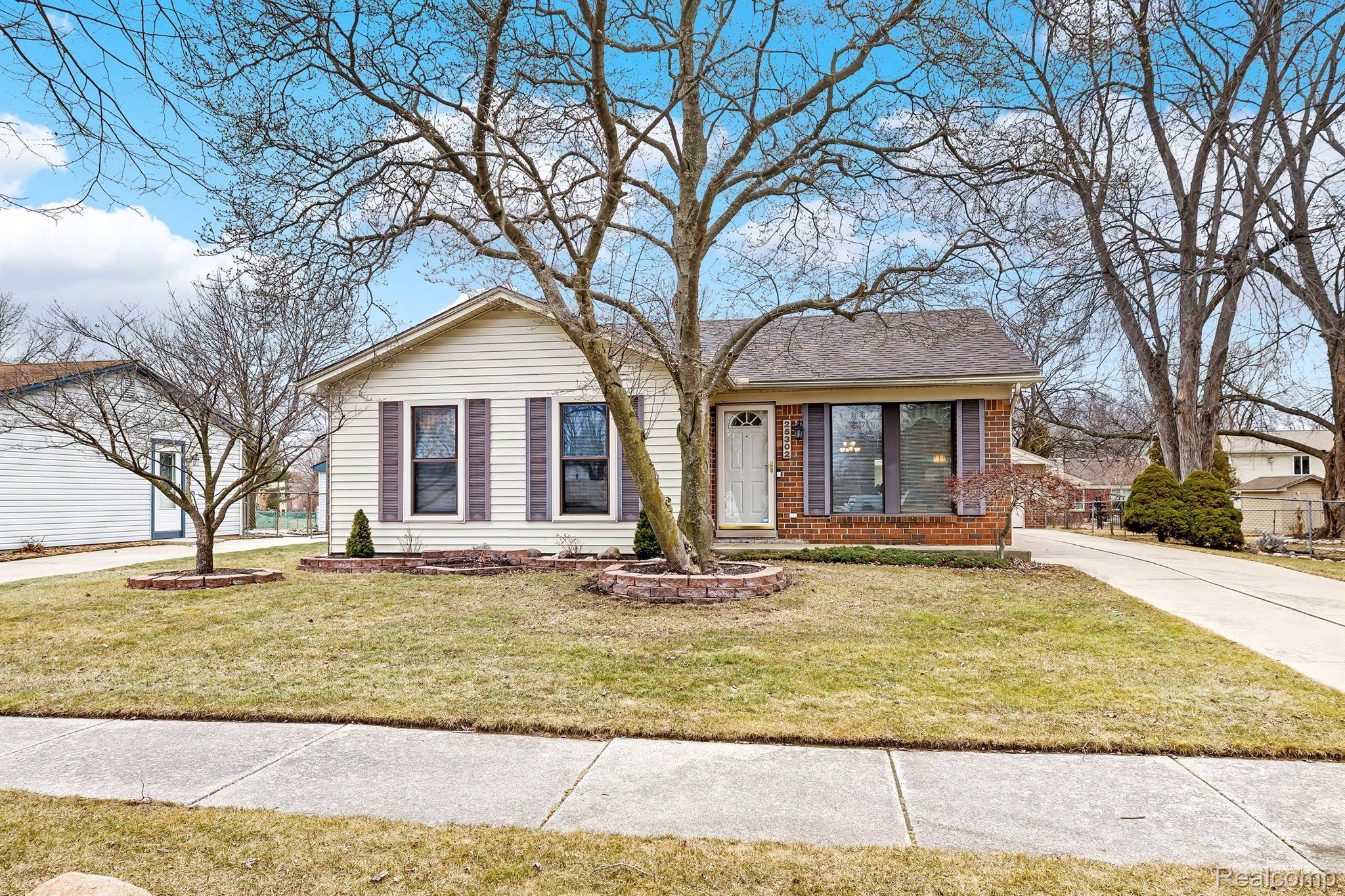 Woodhaven, MI 48183,25302 MONTEBELLO DR