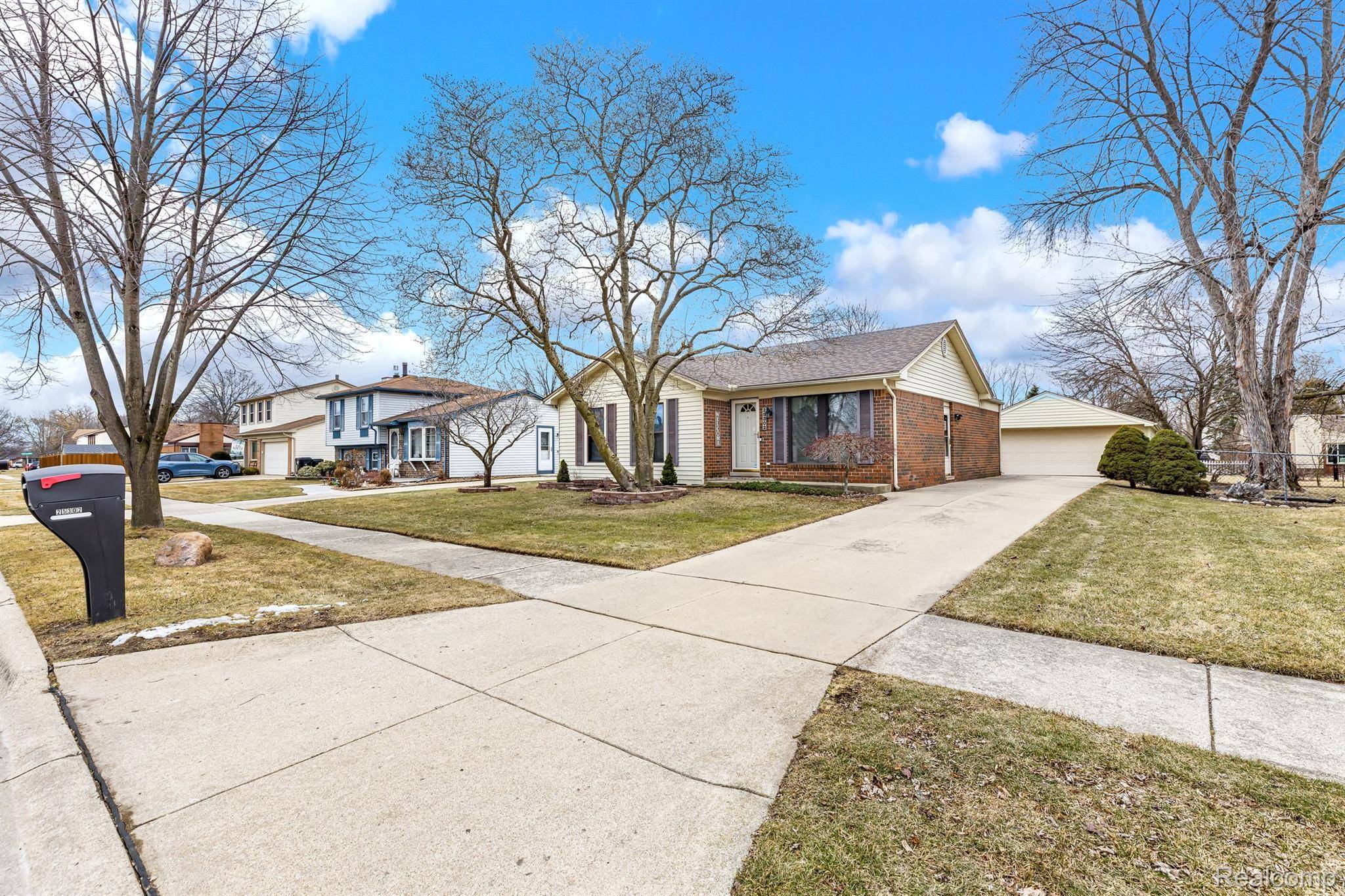 Woodhaven, MI 48183,25302 MONTEBELLO DR