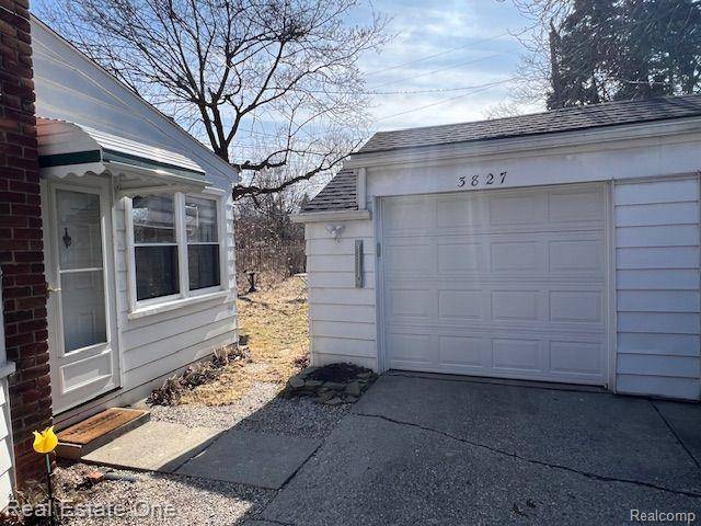 Dearborn, MI 48120,3827 BREWSTER ST