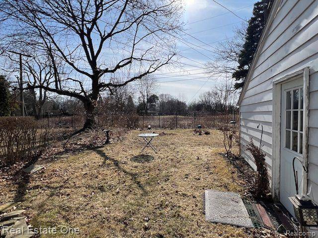 Dearborn, MI 48120,3827 BREWSTER ST