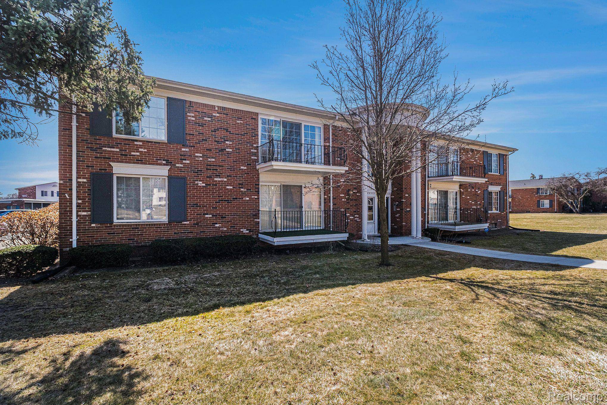 Bloomfield Hills, MI 48304,470 Fox Hills DR N #A-5