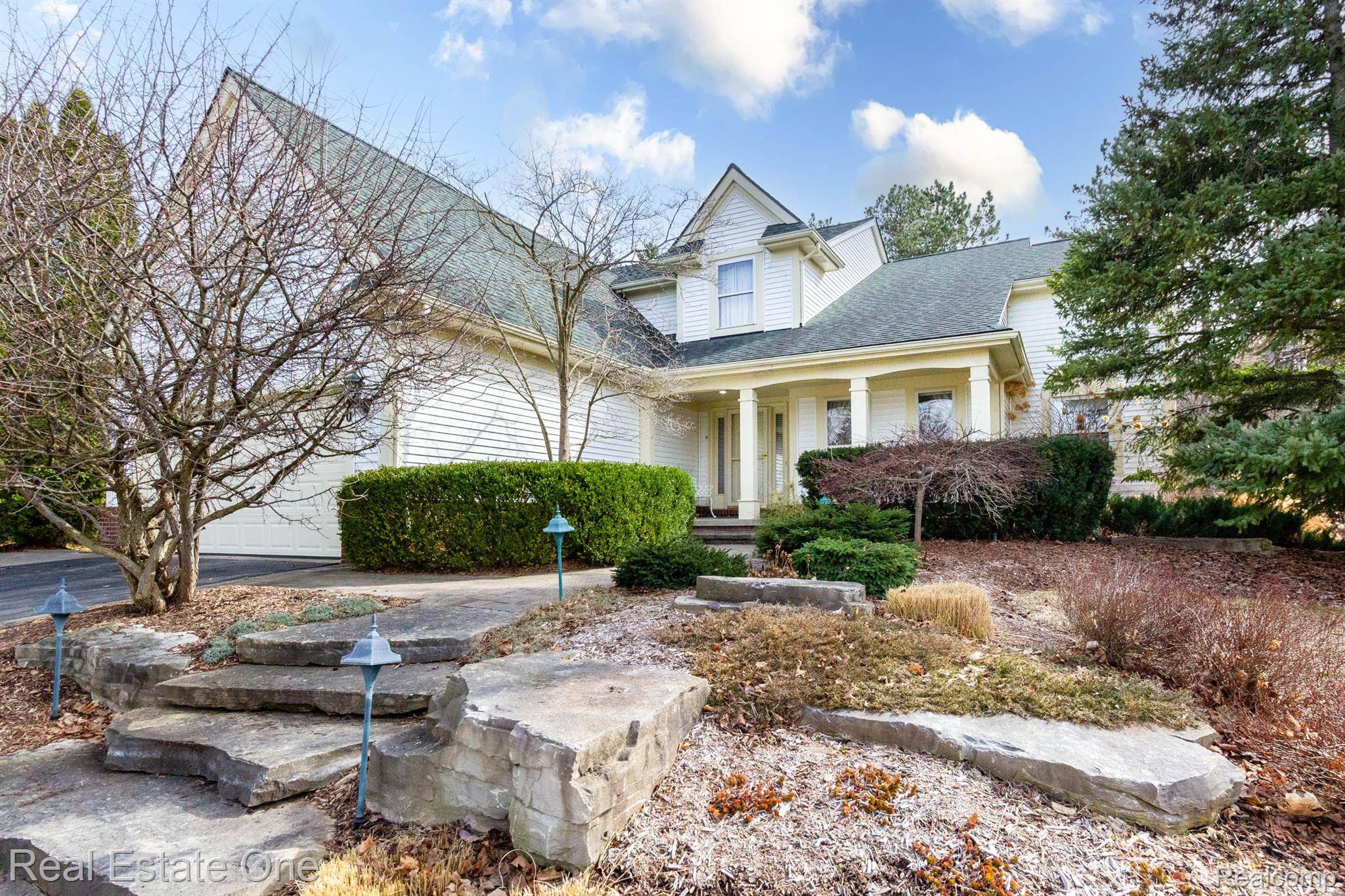 Oxford, MI 48371,490 FRANKLIN LAKE CIR