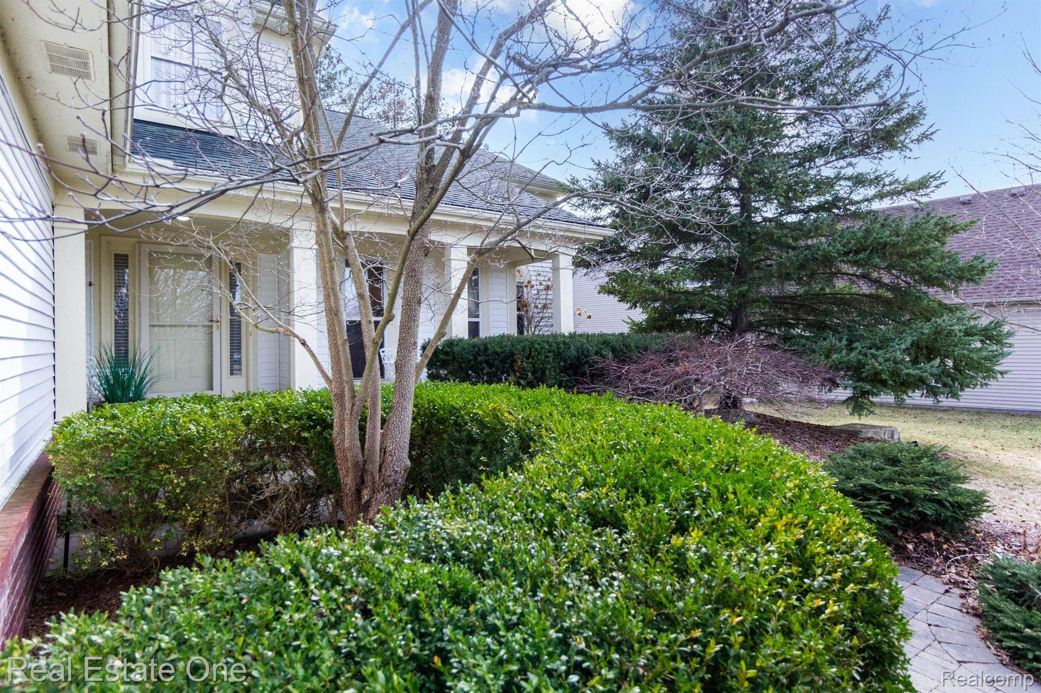 Oxford, MI 48371,490 FRANKLIN LAKE CIR