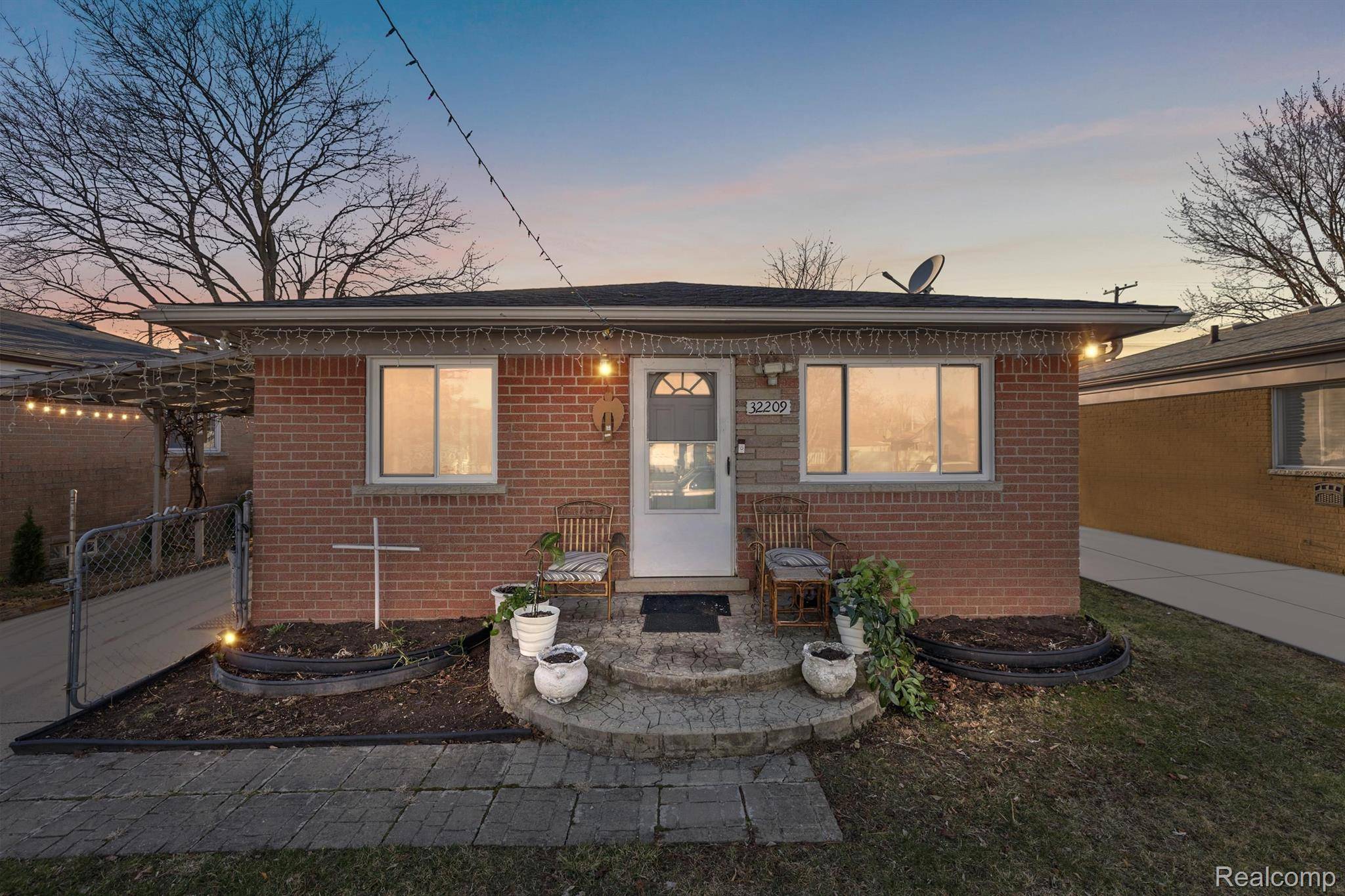 Warren, MI 48093,32209 RUEHLE AVE