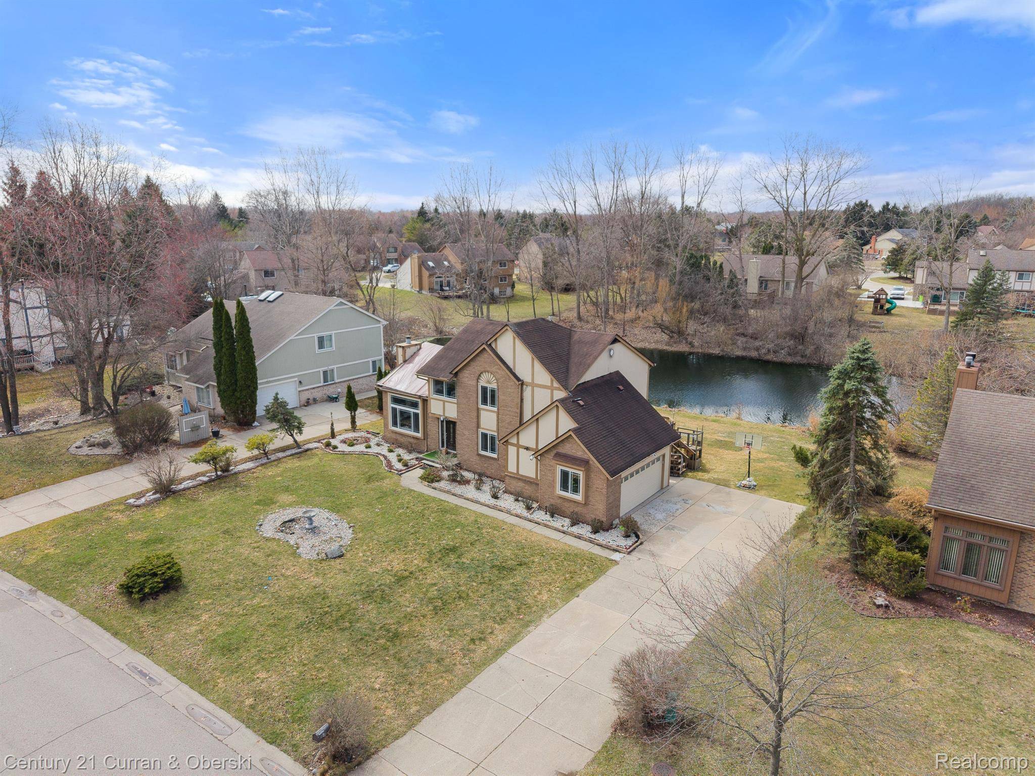 West Bloomfield, MI 48323,5140 Woodrun CT