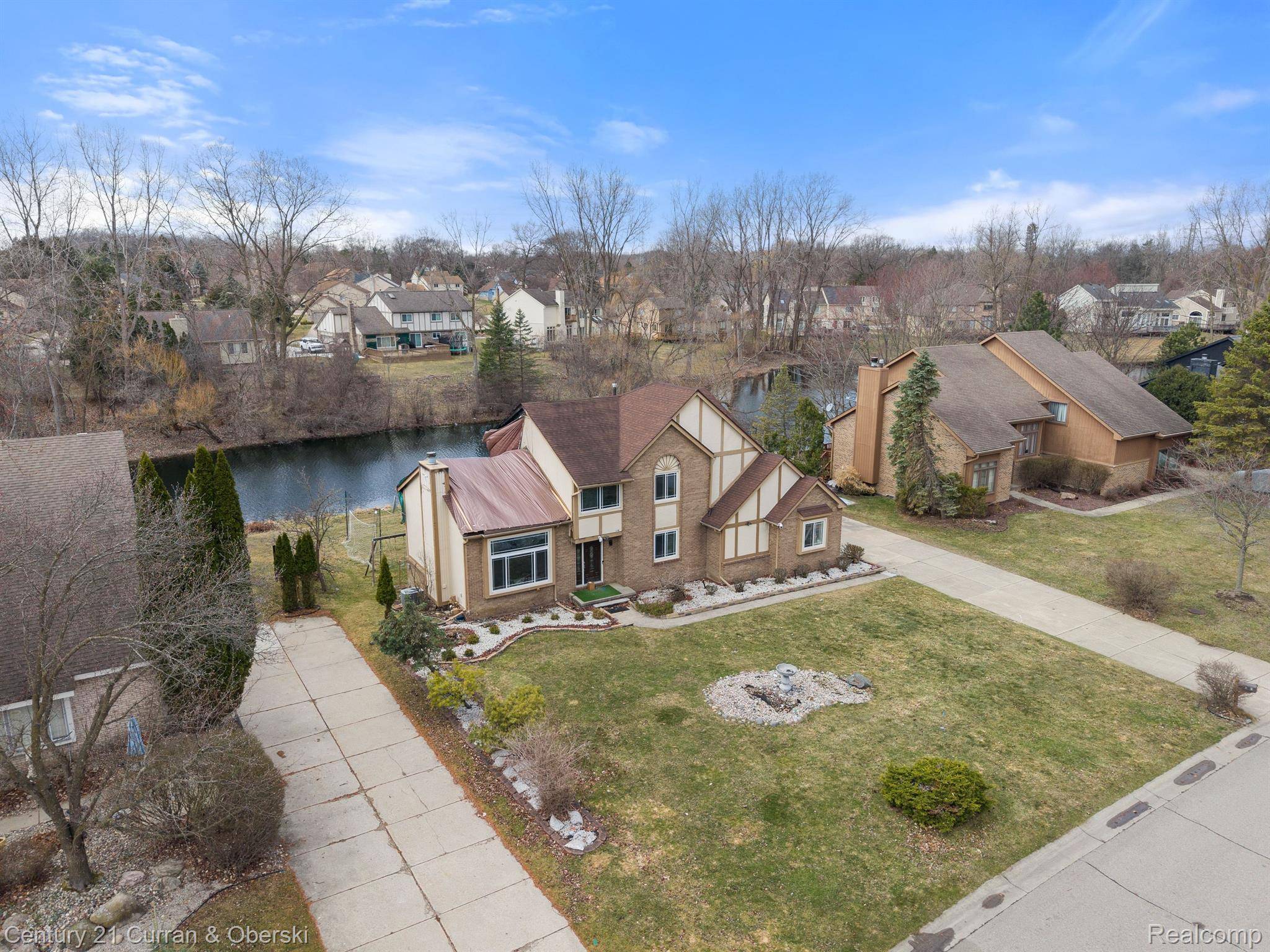 West Bloomfield, MI 48323,5140 Woodrun CT