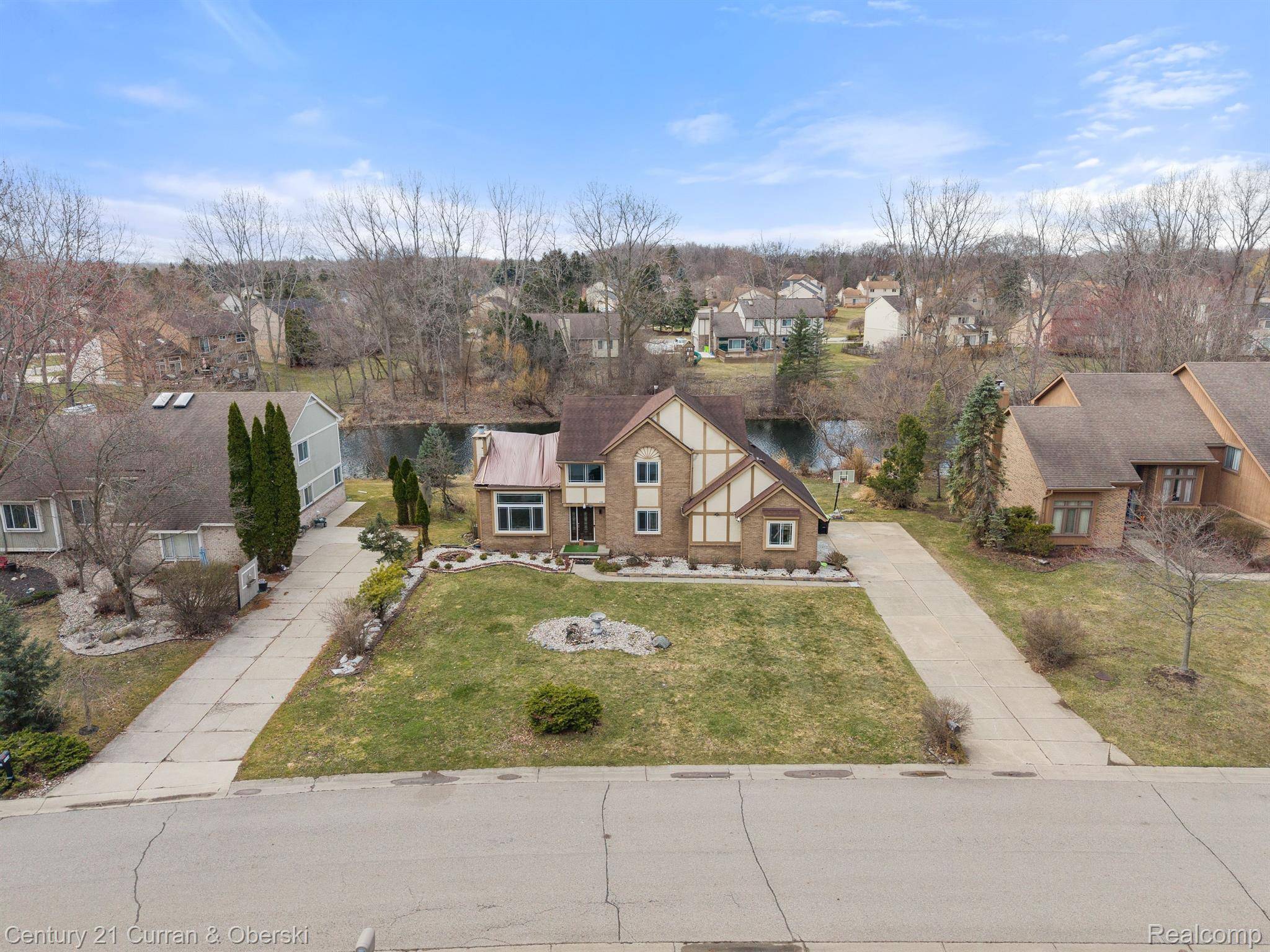 West Bloomfield, MI 48323,5140 Woodrun CT