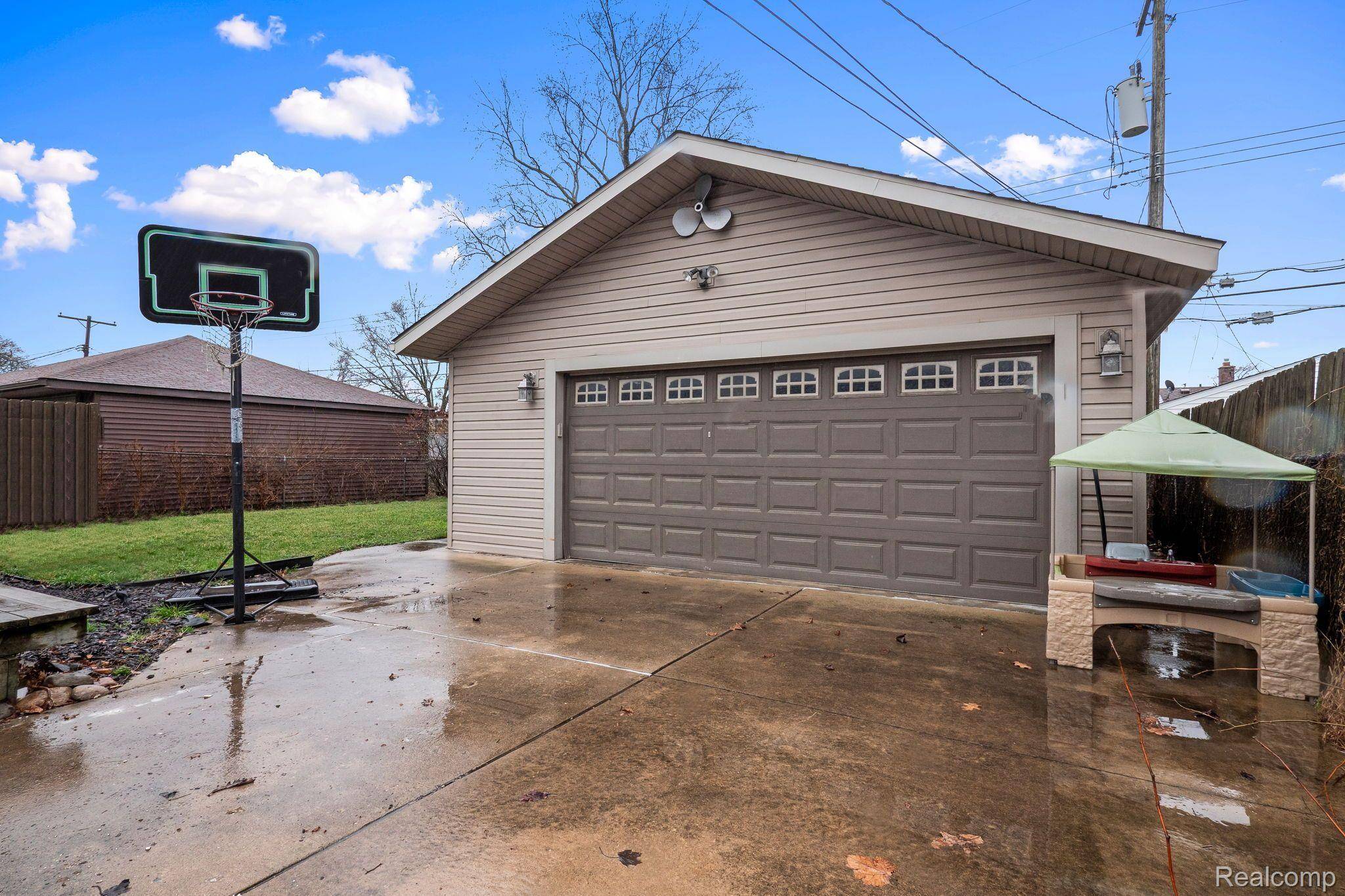 Southgate, MI 48195,15251 WINDEMERE ST