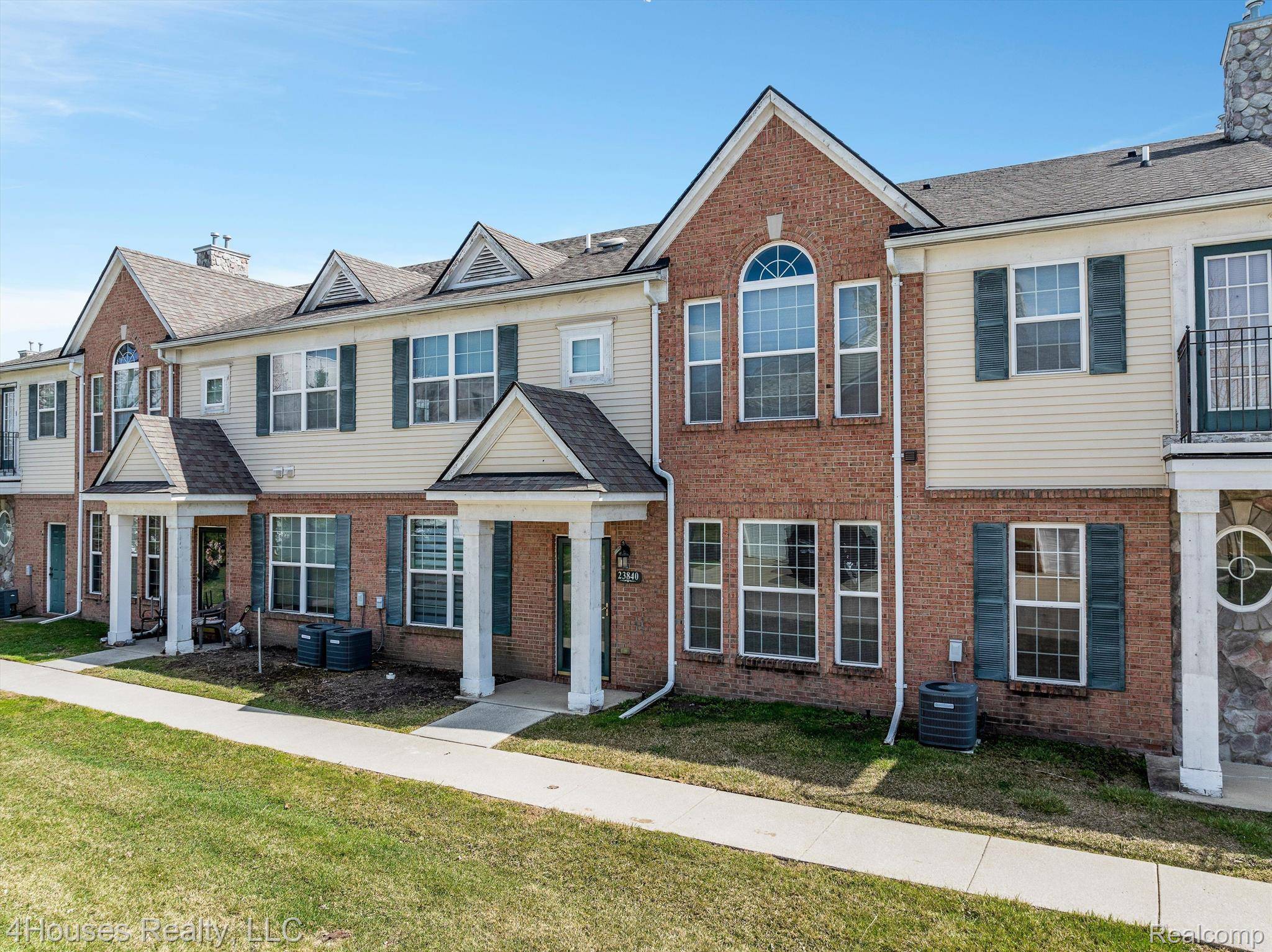 Taylor, MI 48180,23840 NORTHSTONE VILLAGE DR #D